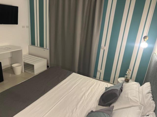 Double Room Spa Bath,1722980723:JPEG