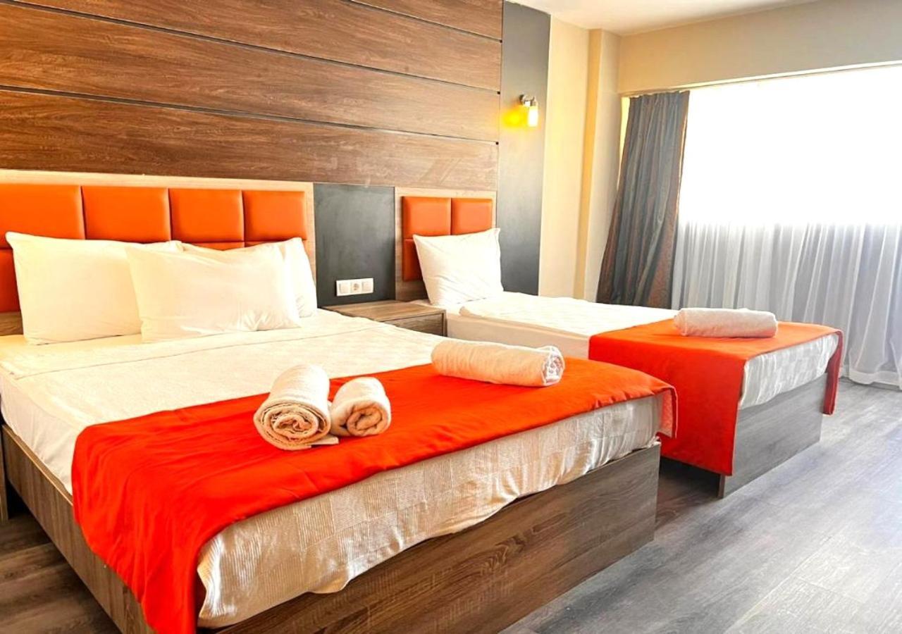Großes Doppel-/Zweibettzimmer