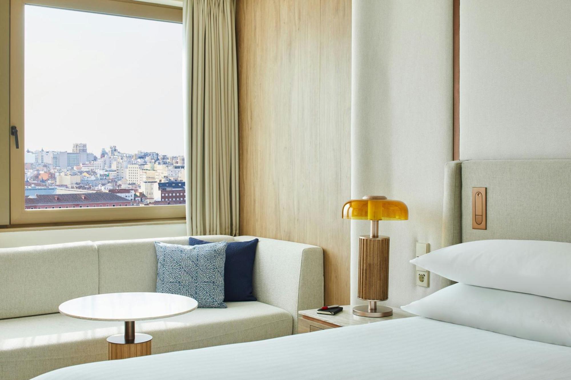 Superior King Room City View