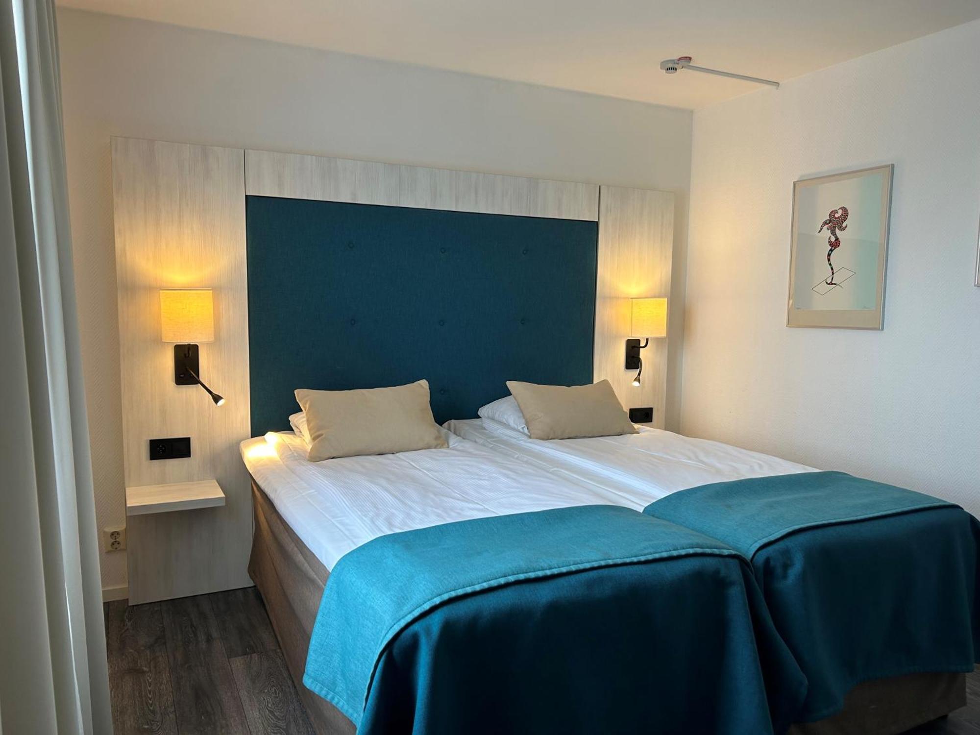 Habitación con cama grande