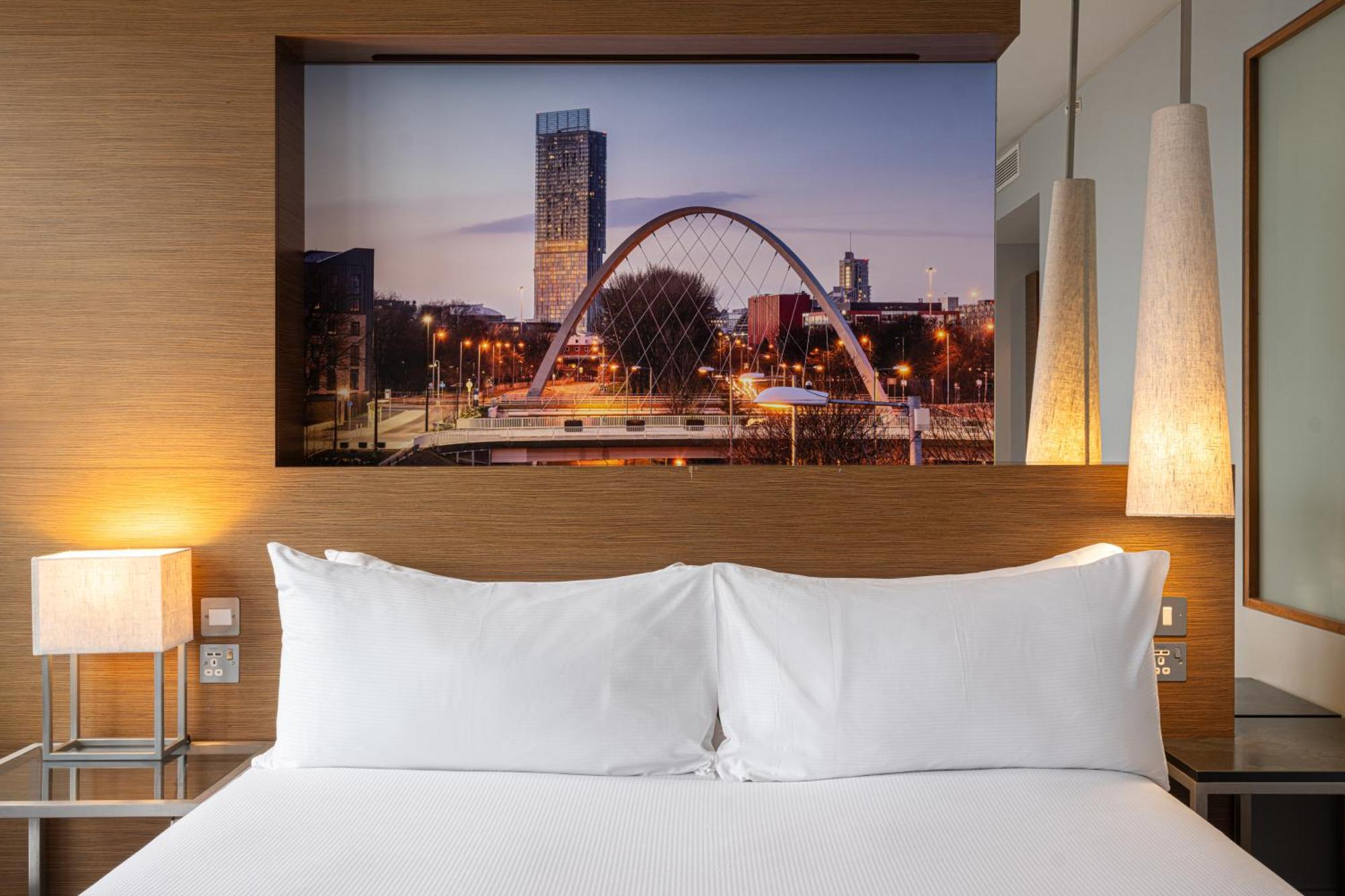 Classic Queen Room City View Accessible Bath or Shower