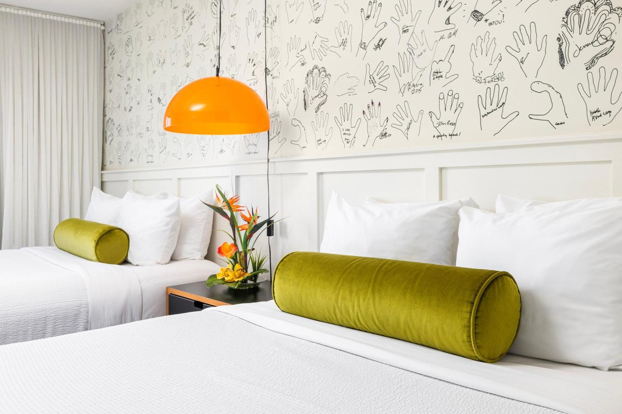 Zimmer mit Stadtblick und zwei Queensize-Betten