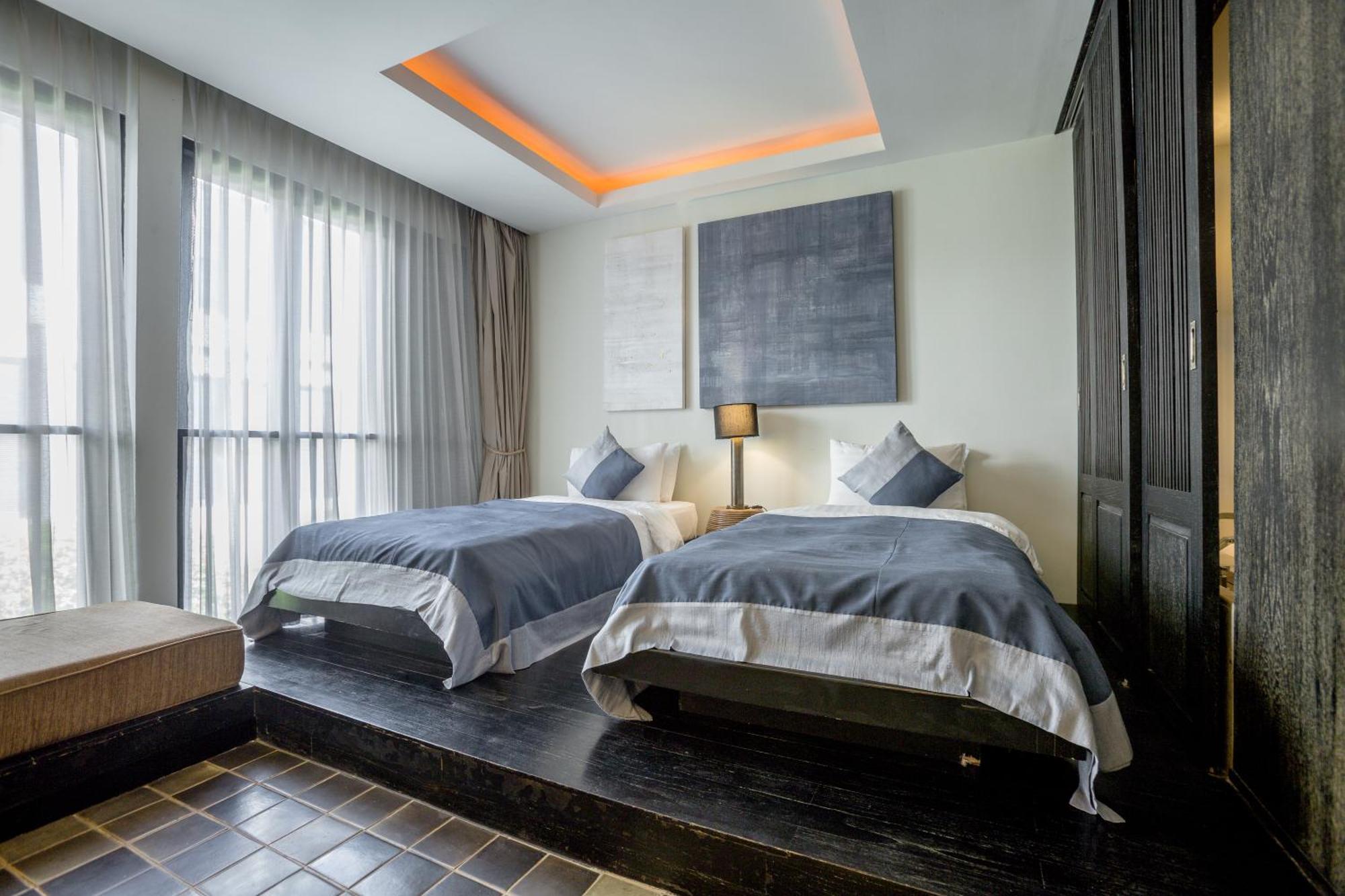 Twin Room Bath