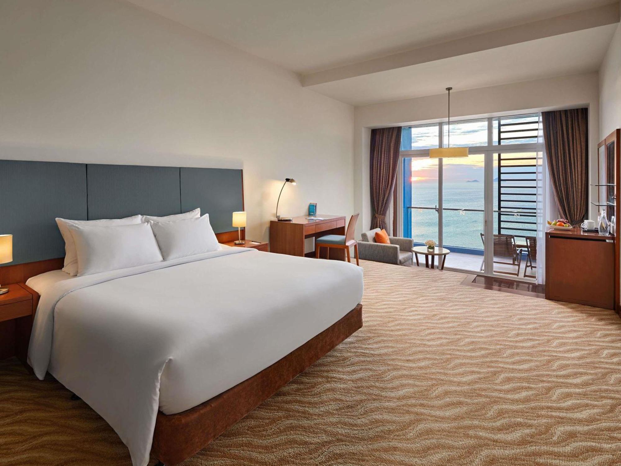 Junior Suite mit Kingsize-Bett und Meerblick