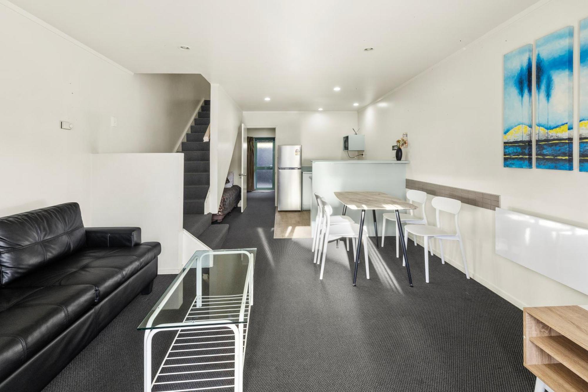 Two-Bedroom Apartment Hot Tub