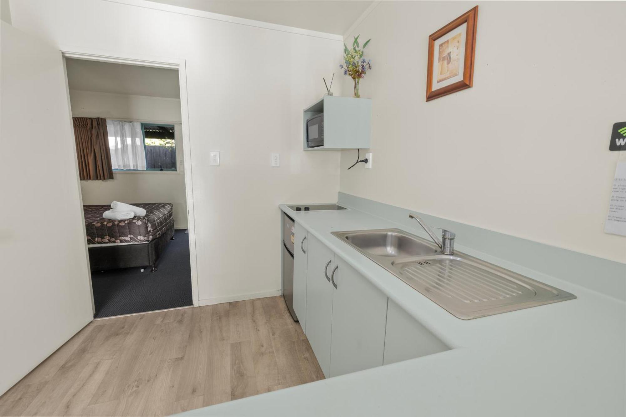 One-Bedroom Apartment Hot Tub