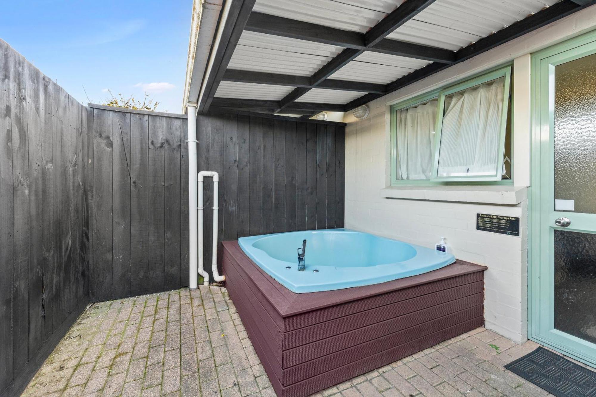 Two-Bedroom Apartment Hot Tub