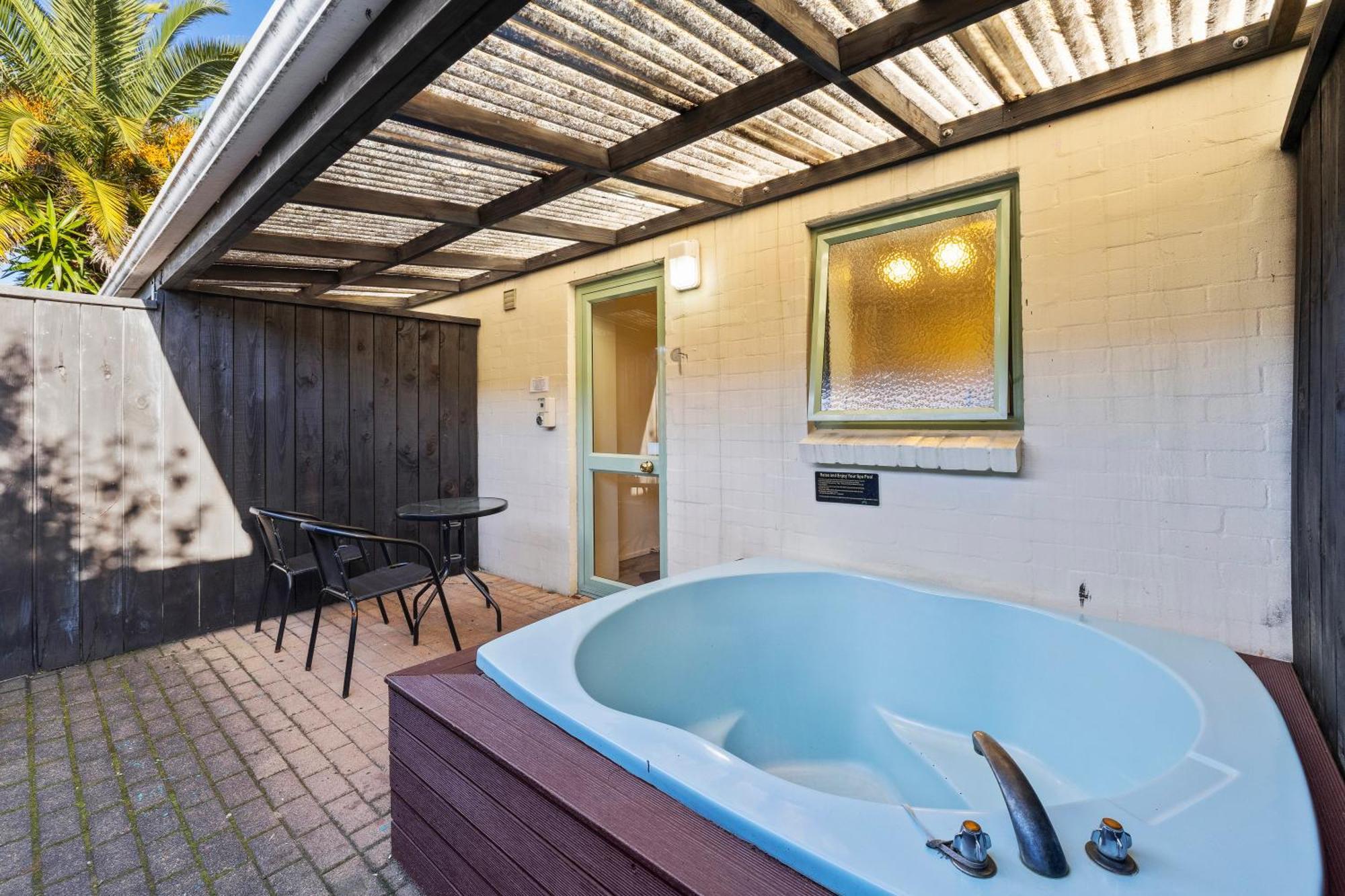 Studio Hot Tub