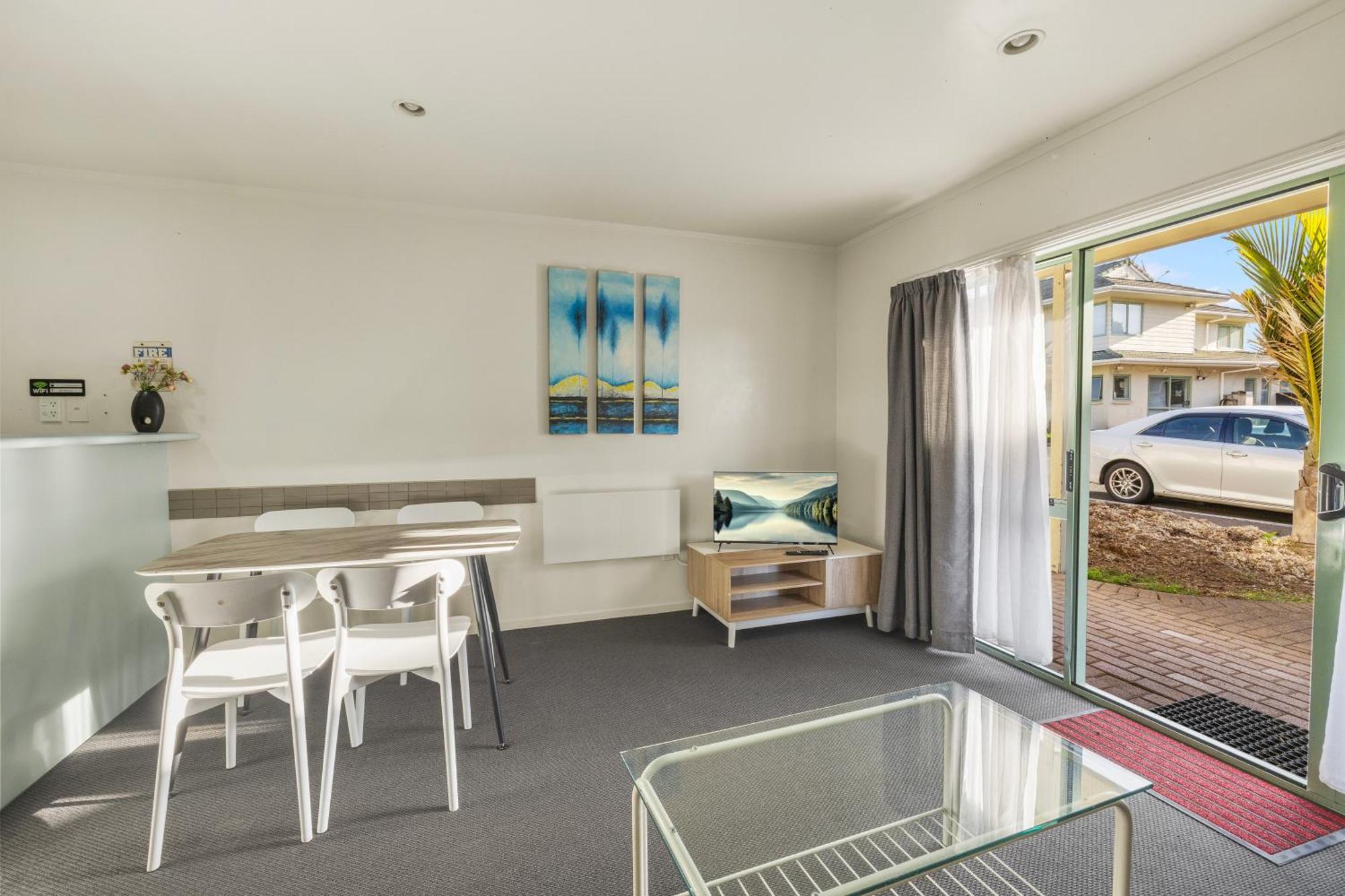 Two-Bedroom Apartment Hot Tub