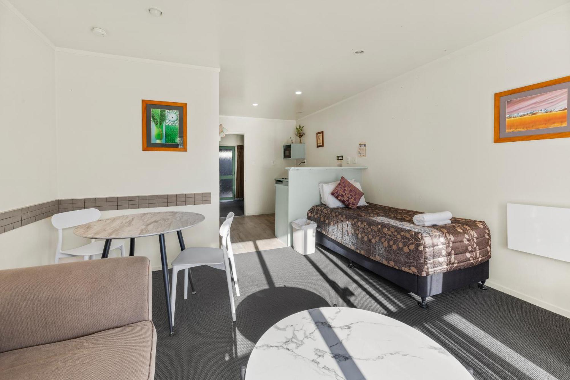 One-Bedroom Apartment Hot Tub