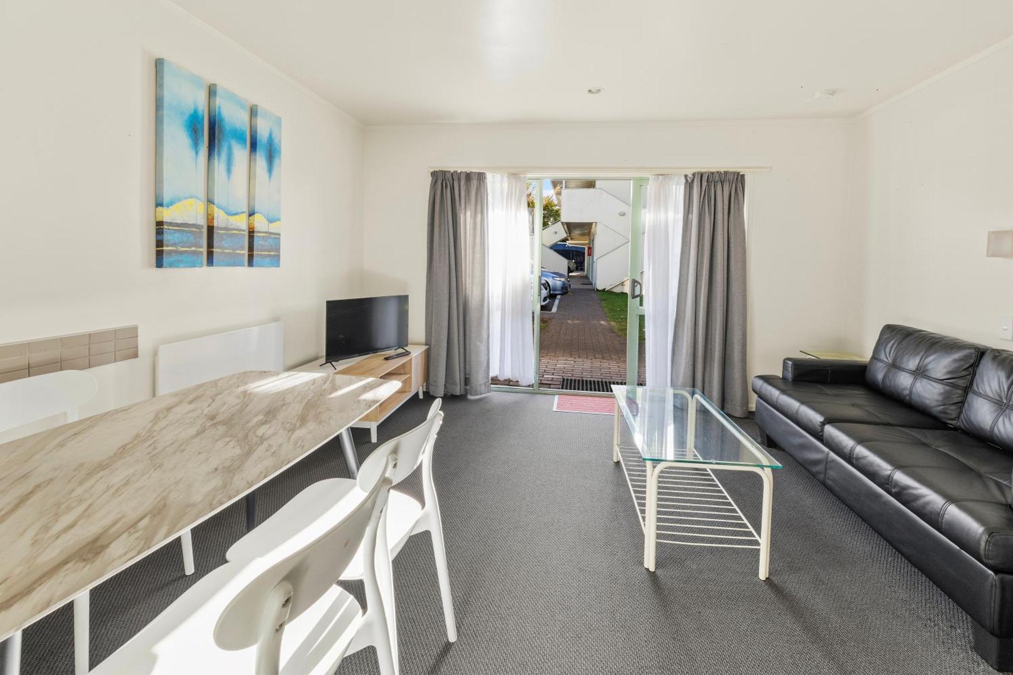 Two-Bedroom Apartment Hot Tub