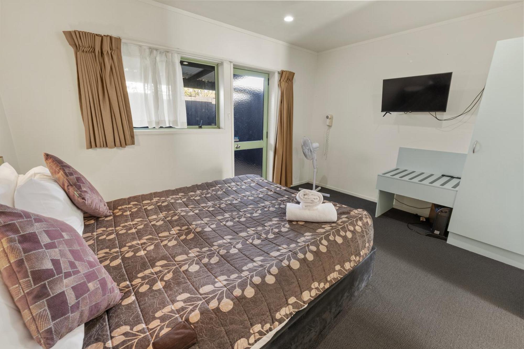 One-Bedroom Apartment Hot Tub
