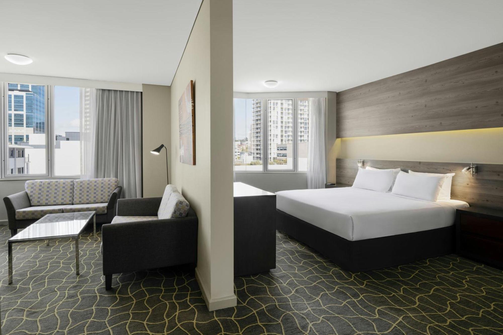 Deluxe King Suite City View