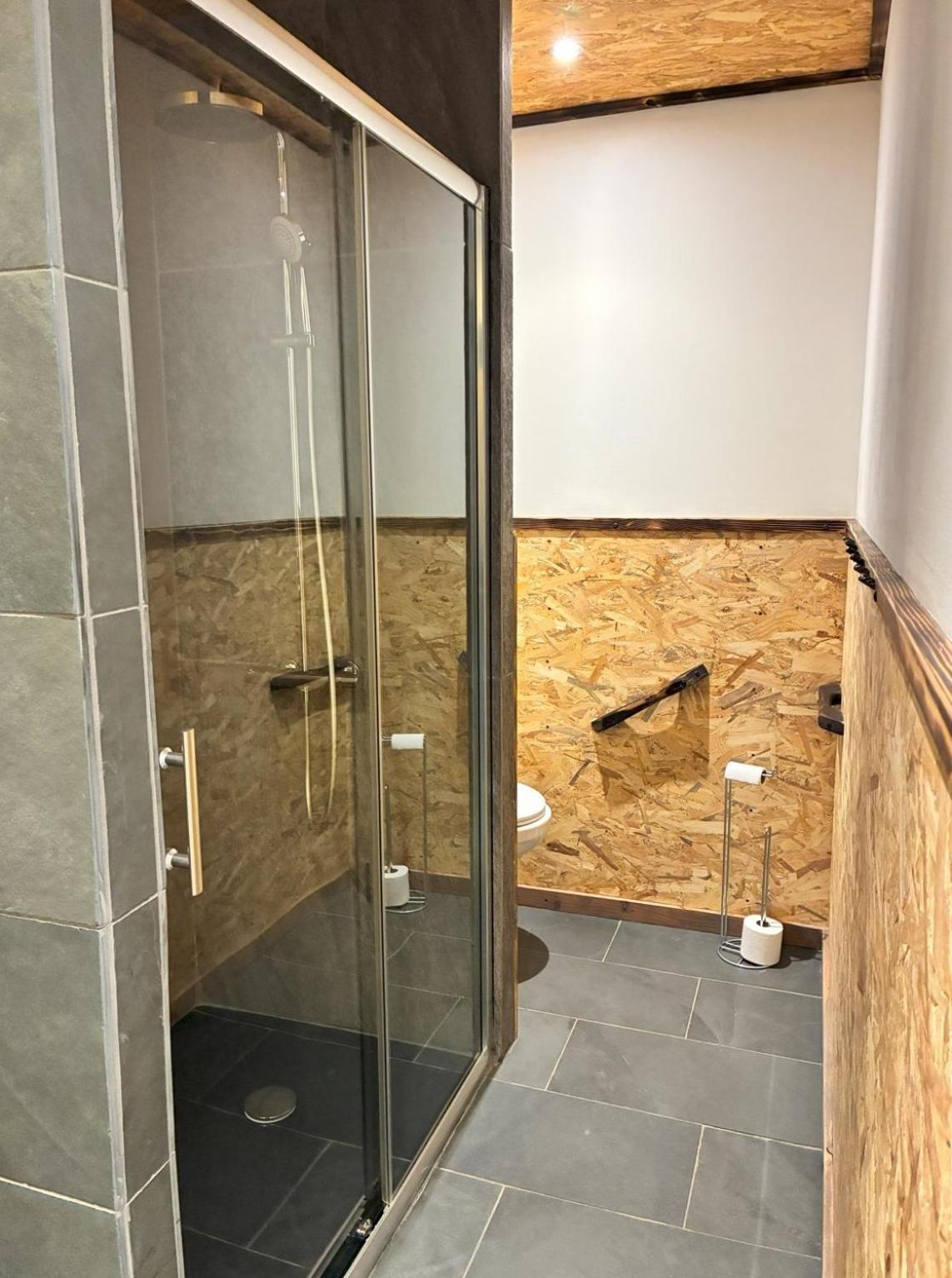 Chambre Quadruple avec Douche