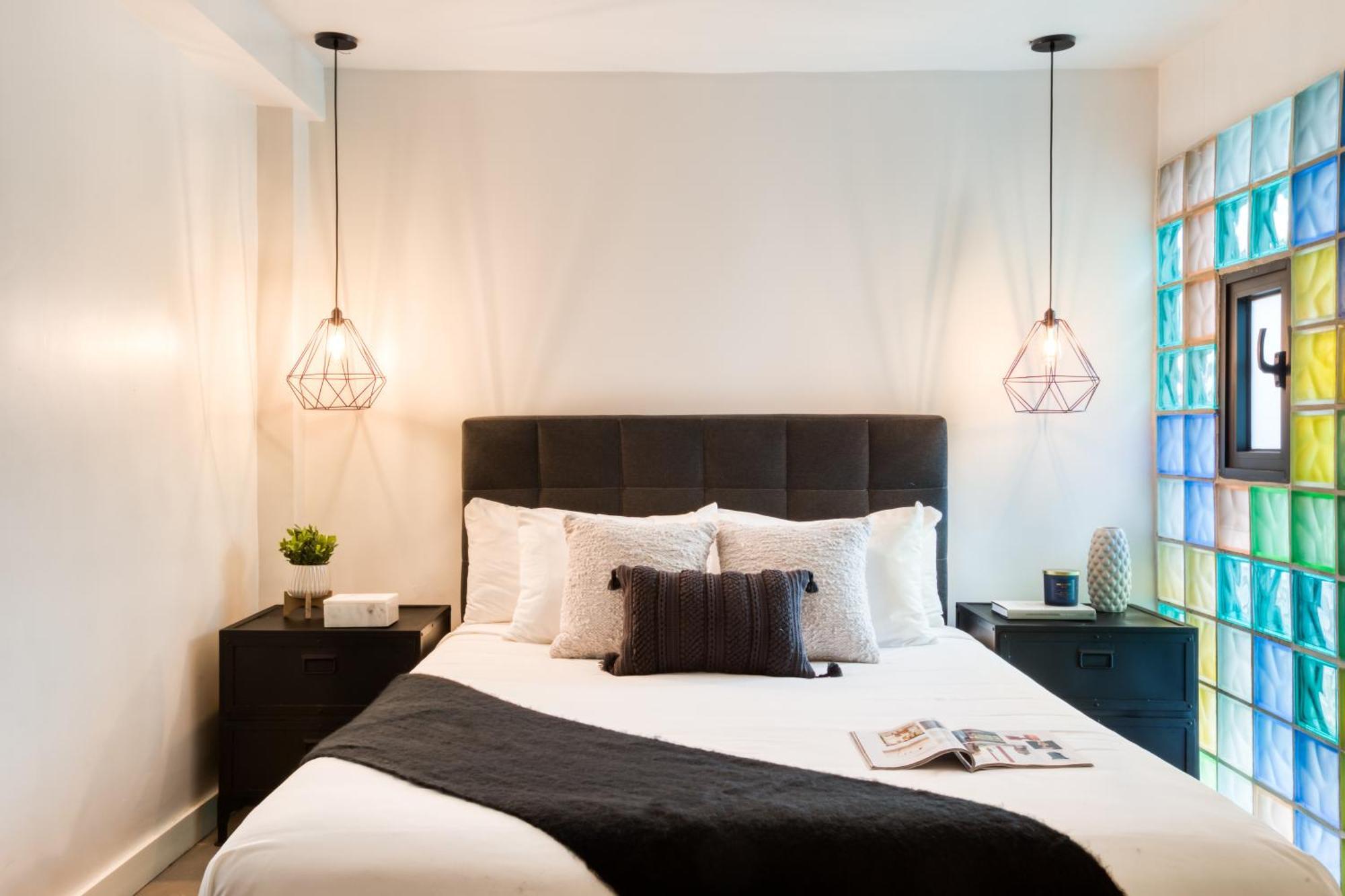 1 Queen Bed, 1 Bedroom Apartment,1733226080:JPEG