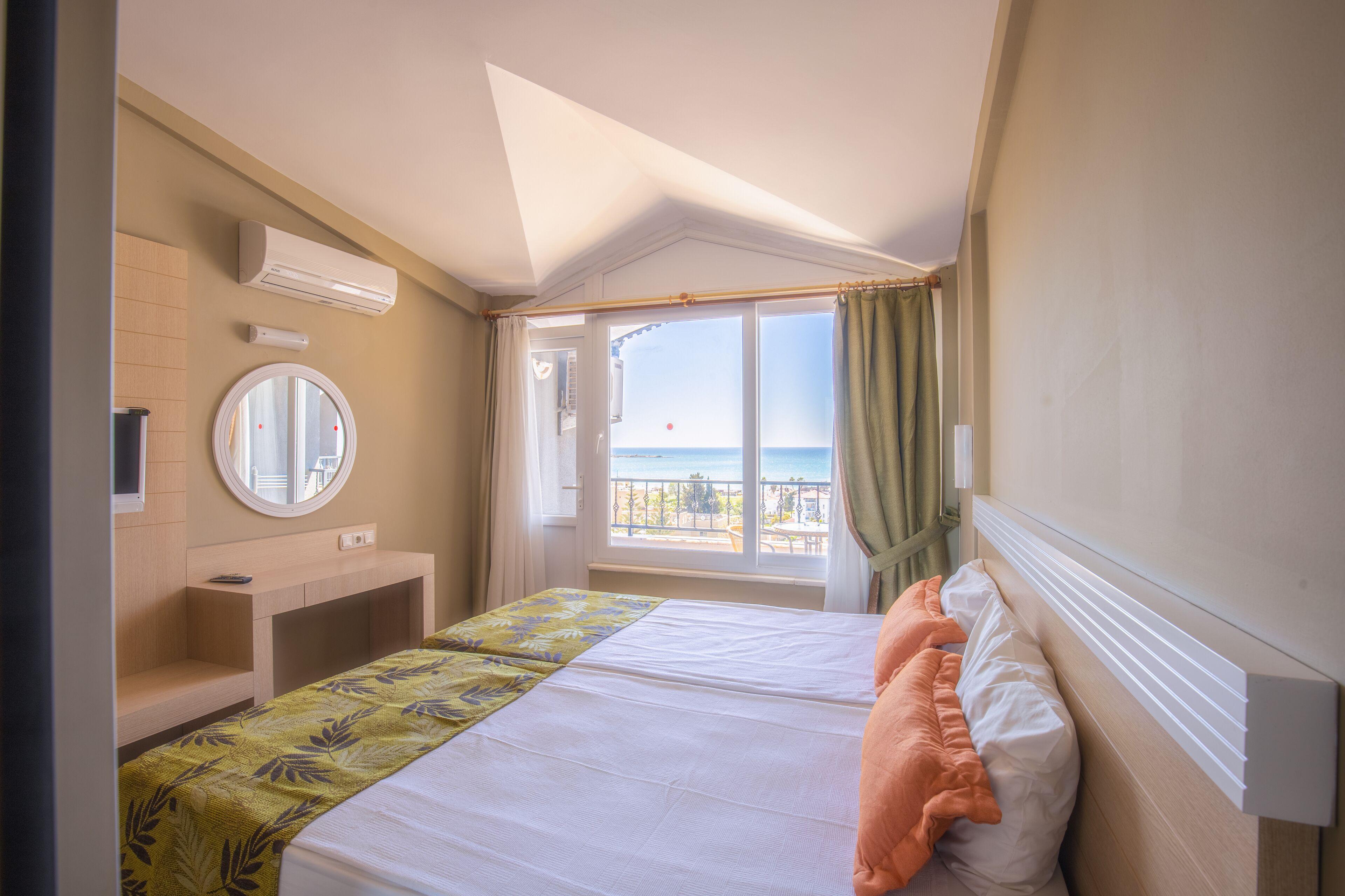 Doppelzimmer mit Balkon und Meerblick