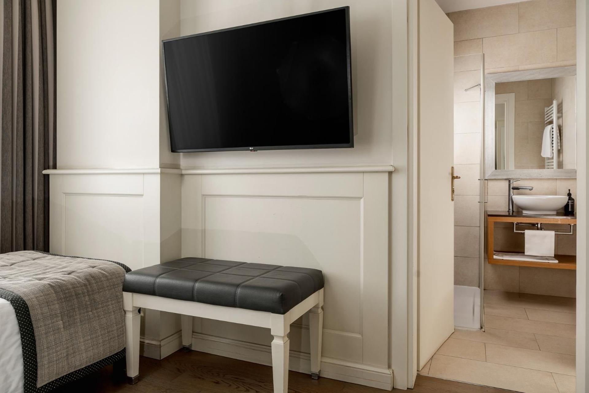 Deluxe Single Room,1739367861:JPEG