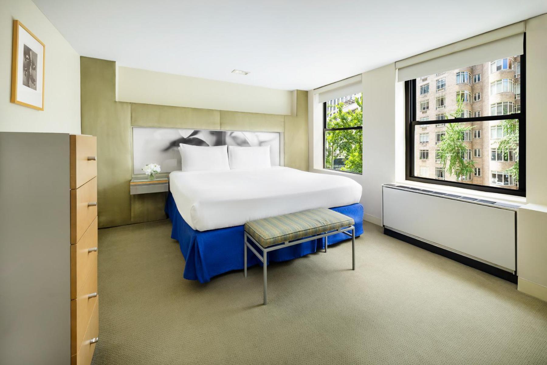 One-Bedroom Queen Suite