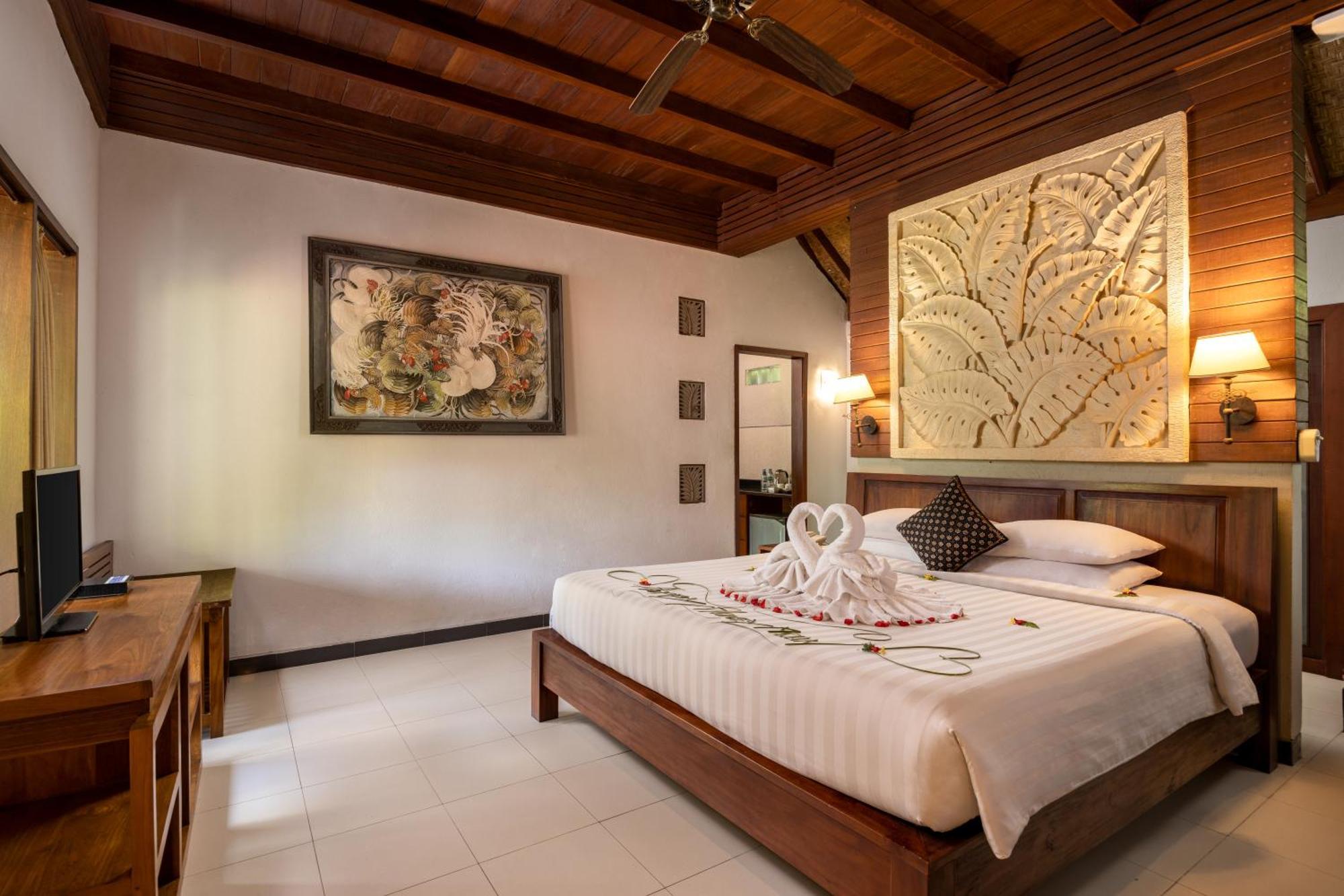 Junior Suite with Pool View