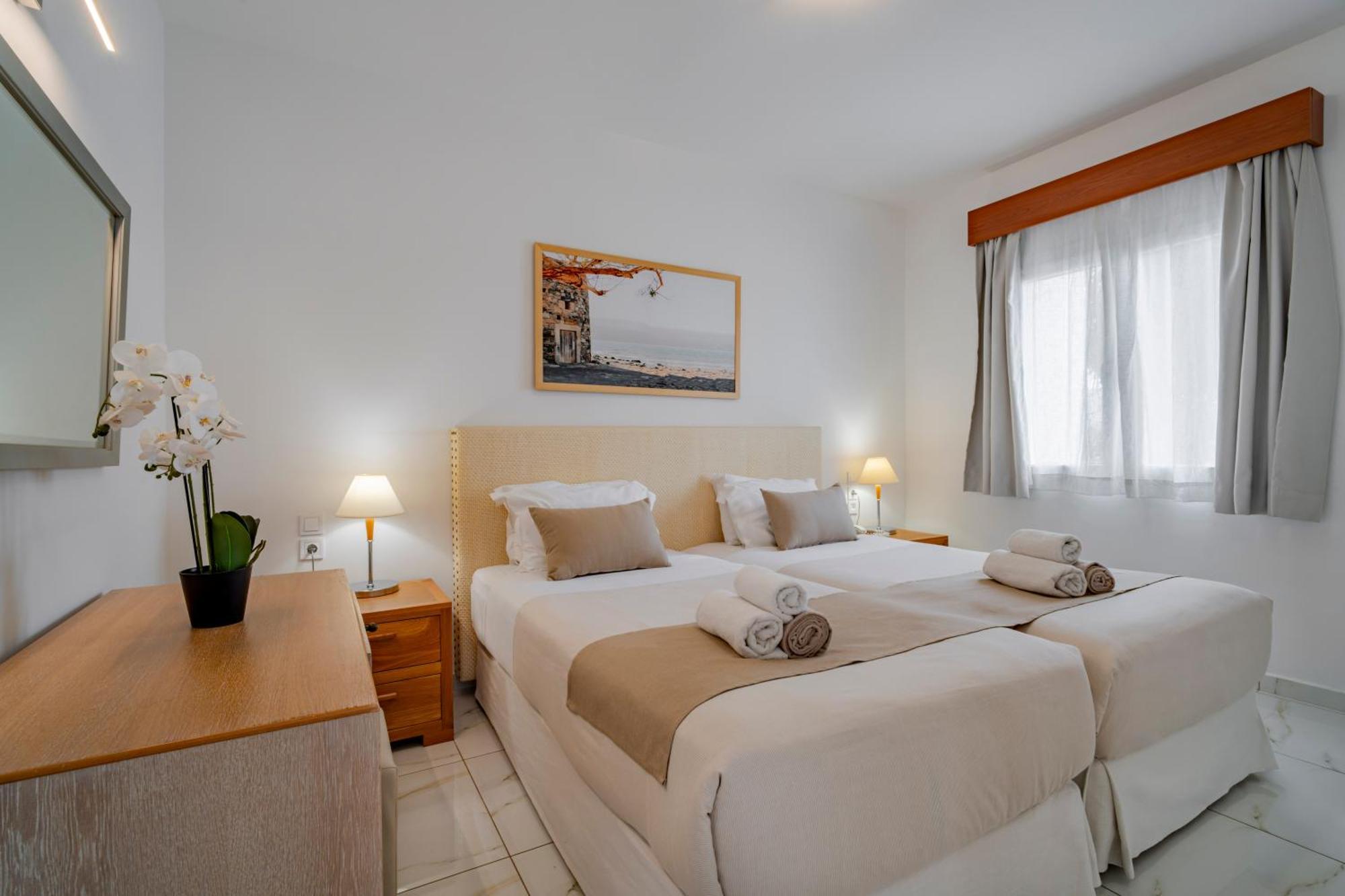 Grand Two Bedroom Apartment Panoramic Sea View,1739407173:JPEG