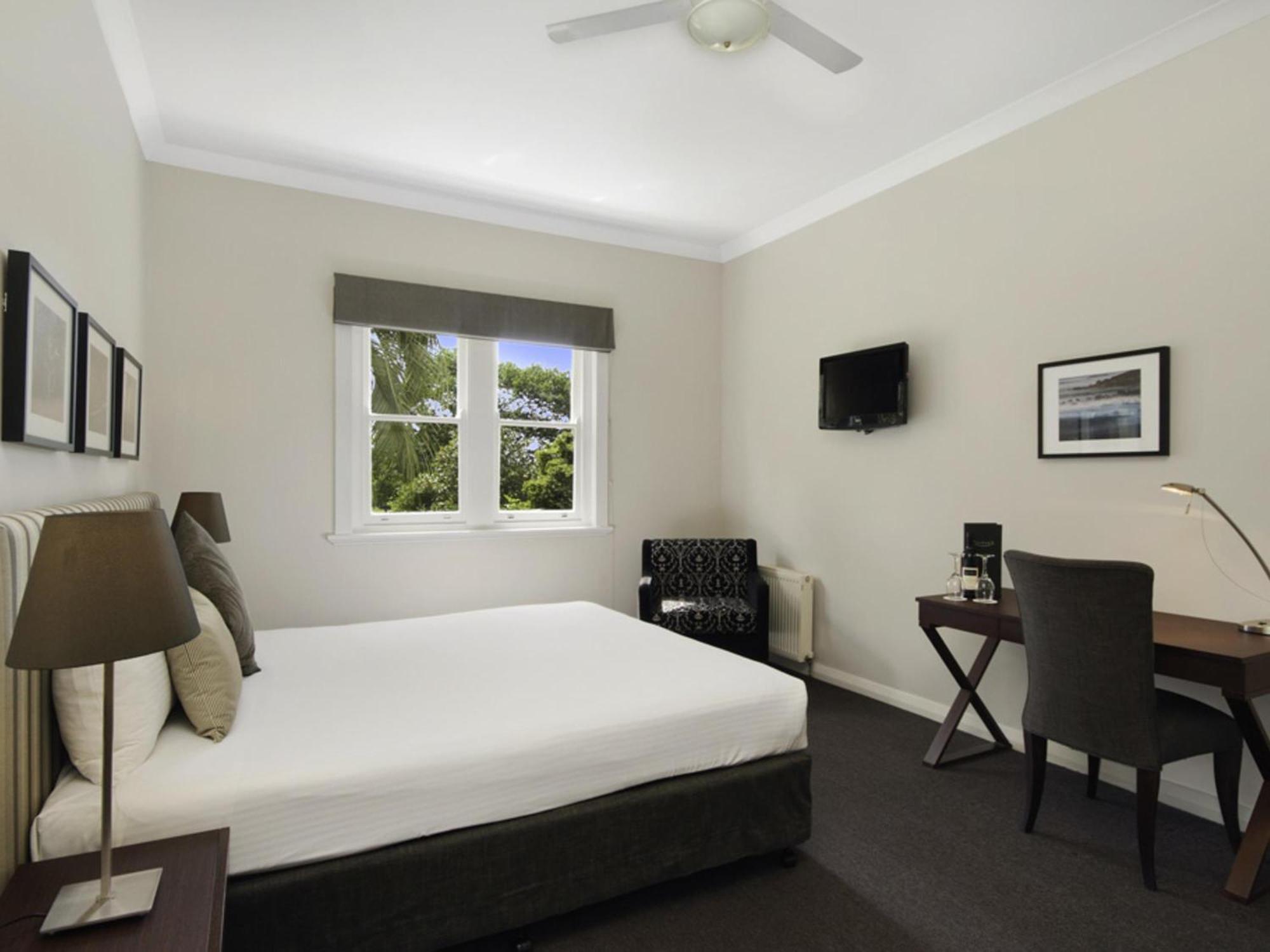 Elms Wing Room