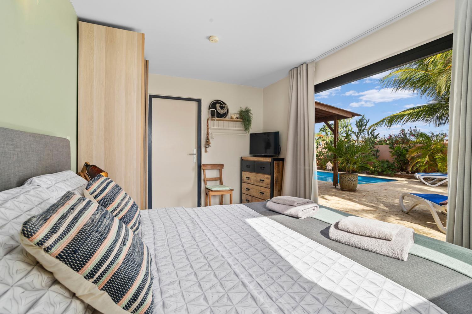 Deluxe Queen Suite