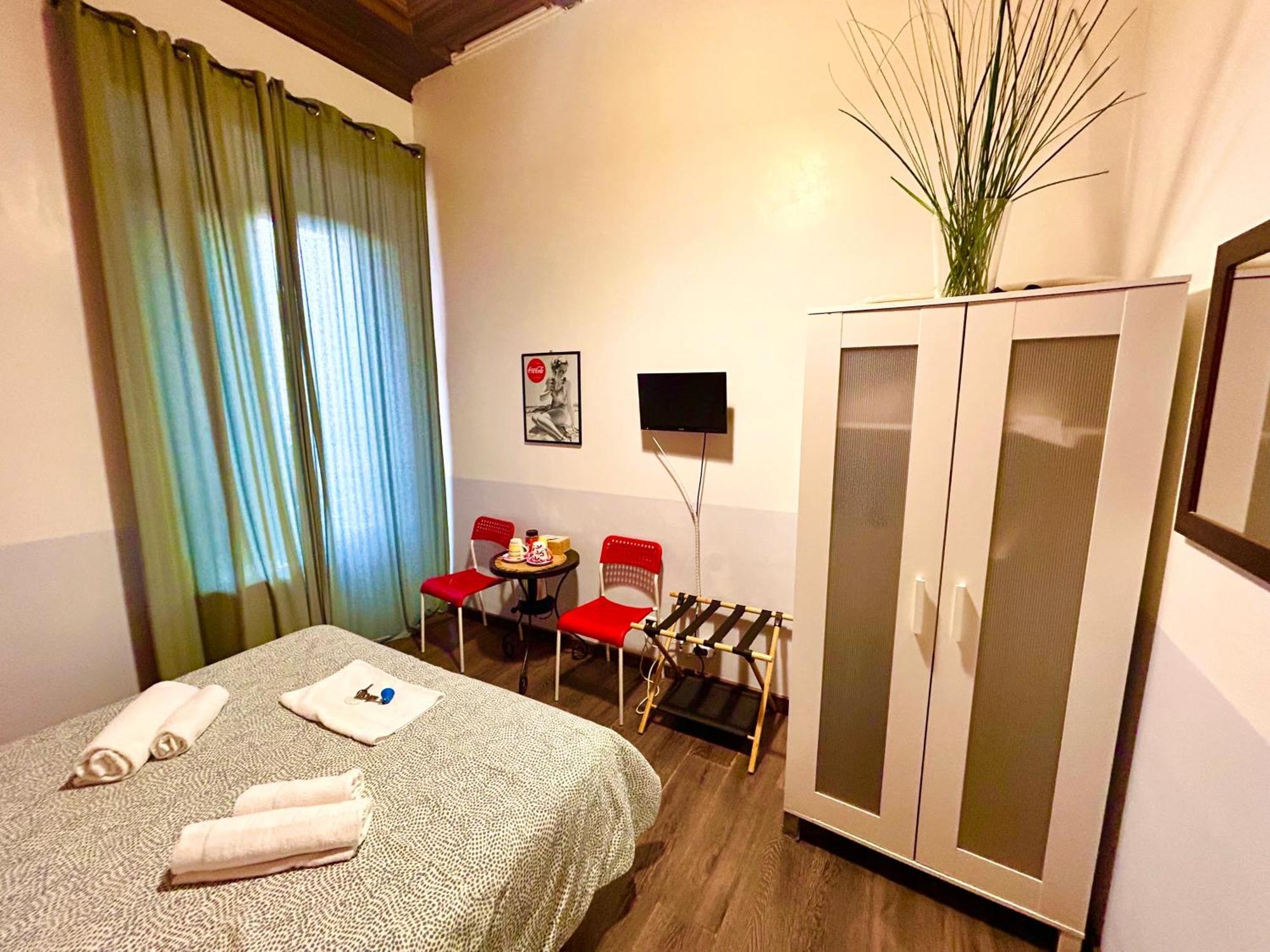 Double or Twin Room Private External Bathroom