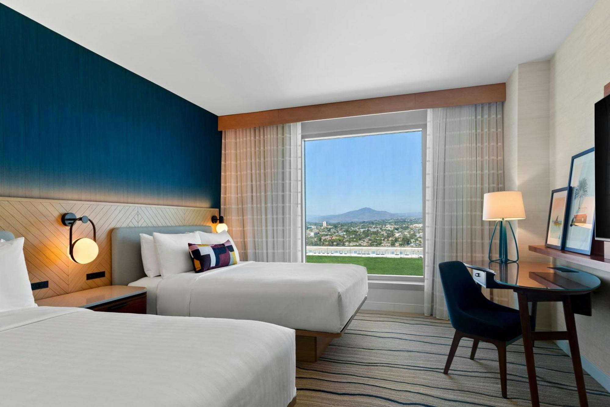 Guest room, 2 Queen, Mountain view (Mobility Accessible w/ Roll-in Shower)