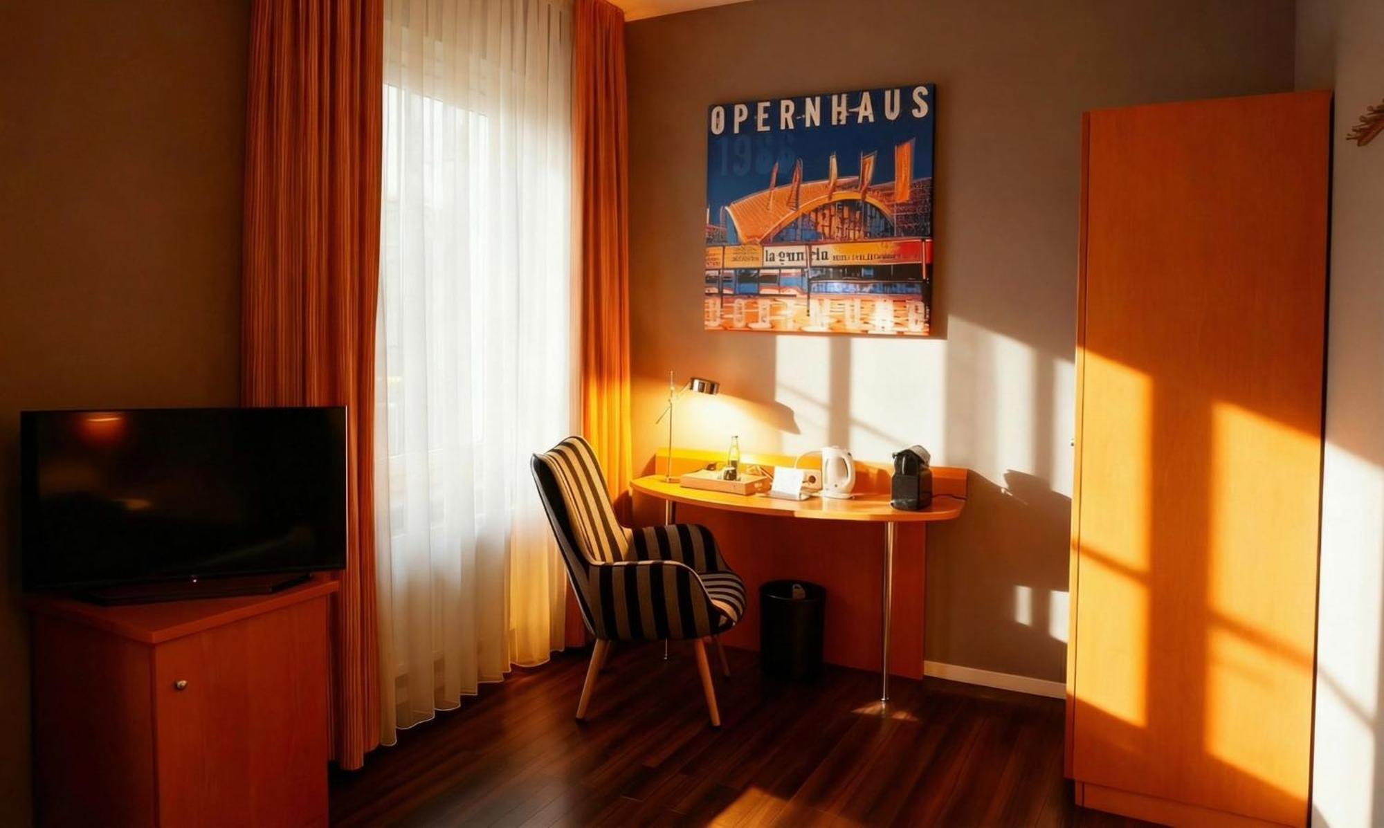 Deluxe Single Room,1742569740:JPEG