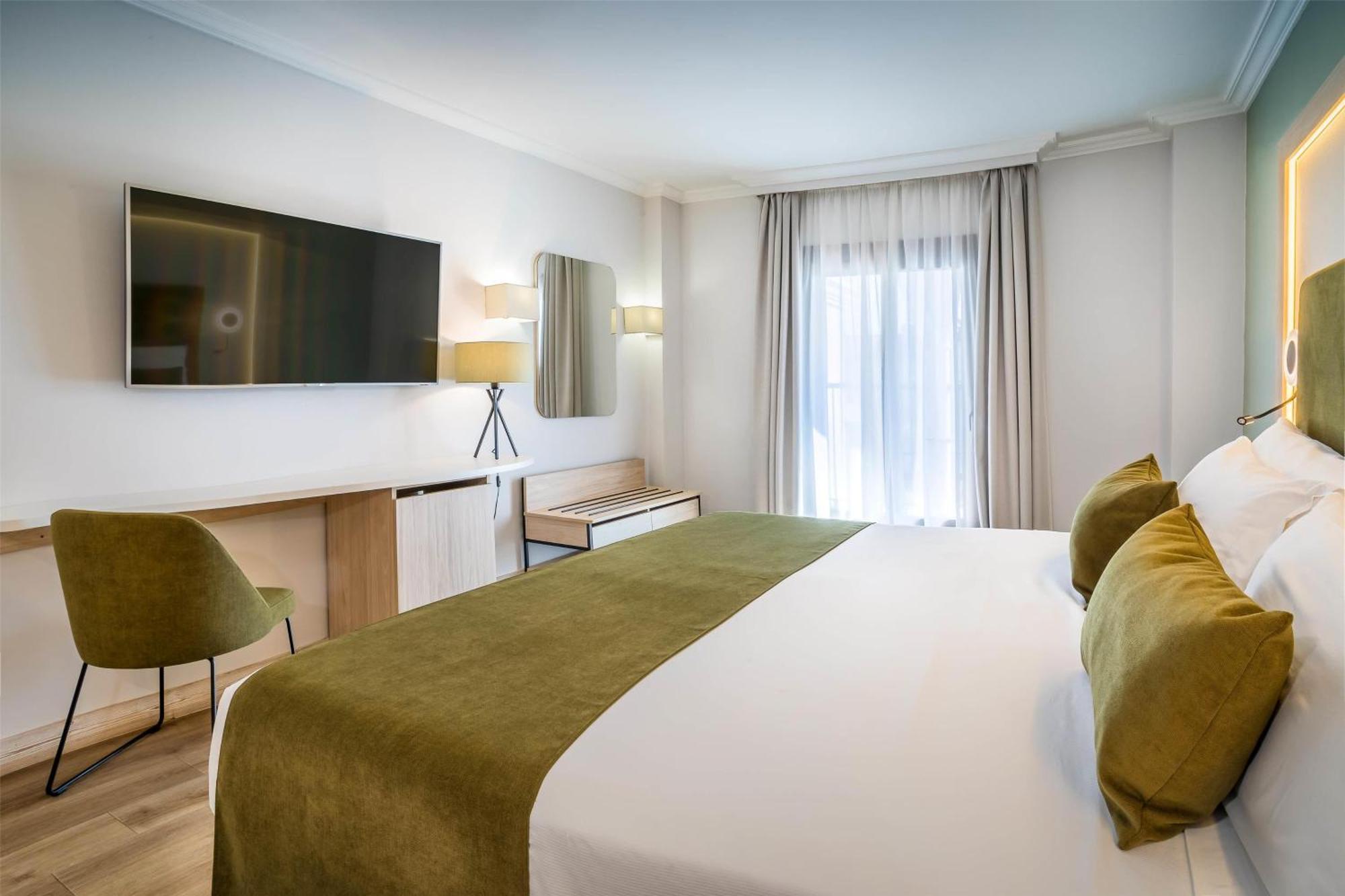 Deluxe Double Room French Balcony