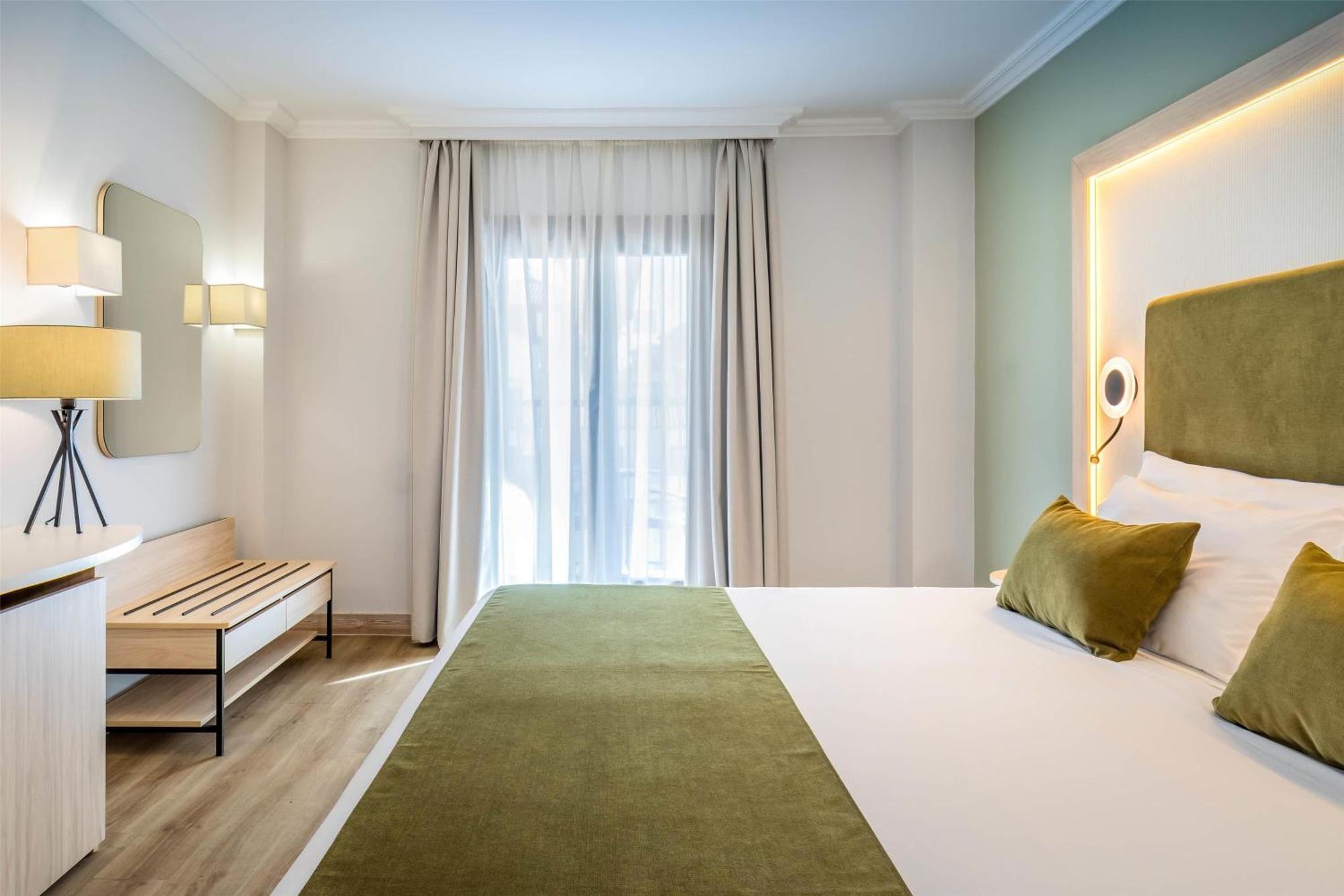Deluxe Double Room French Balcony