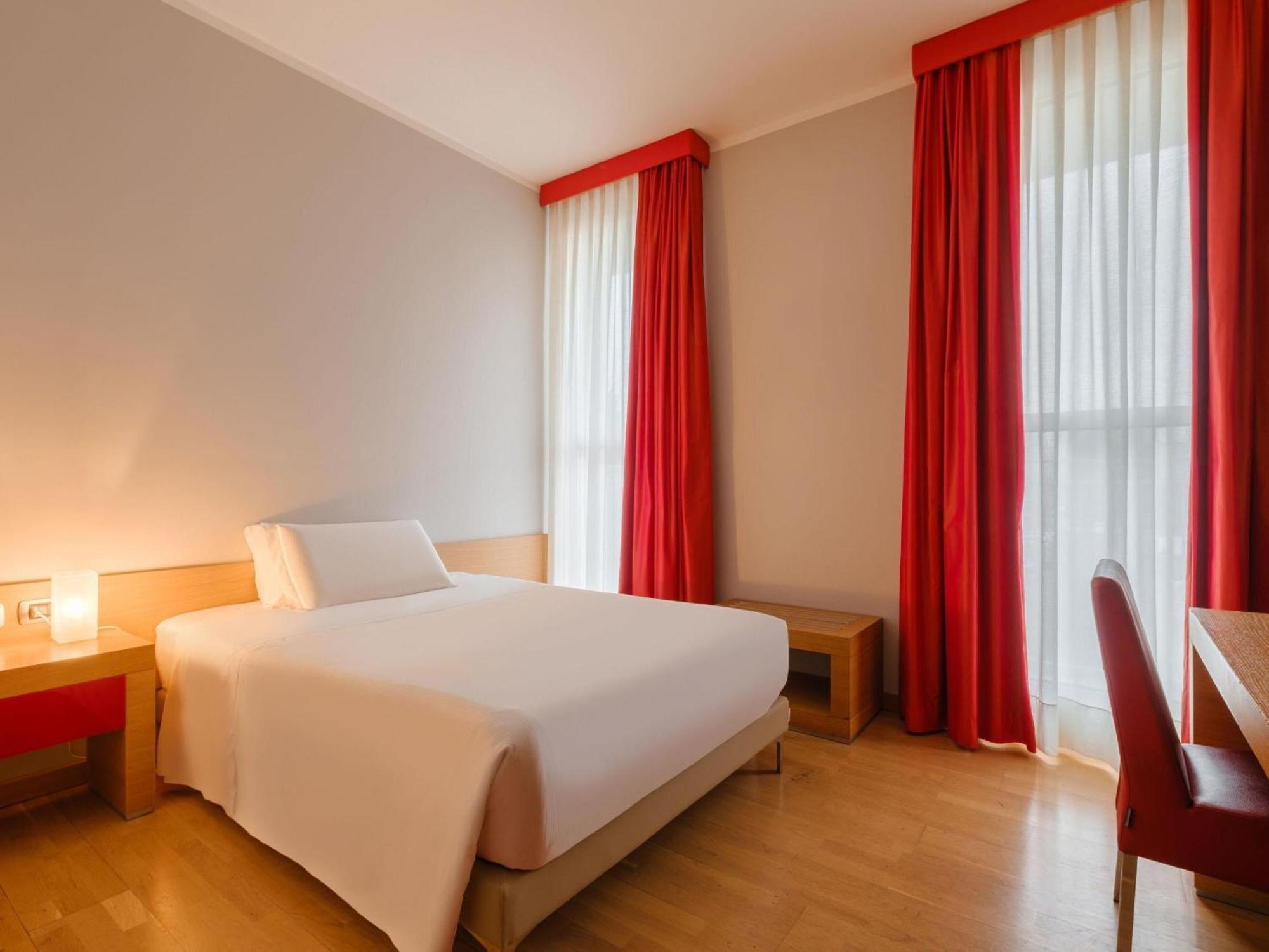Superior Single Room,1742587786:JPEG