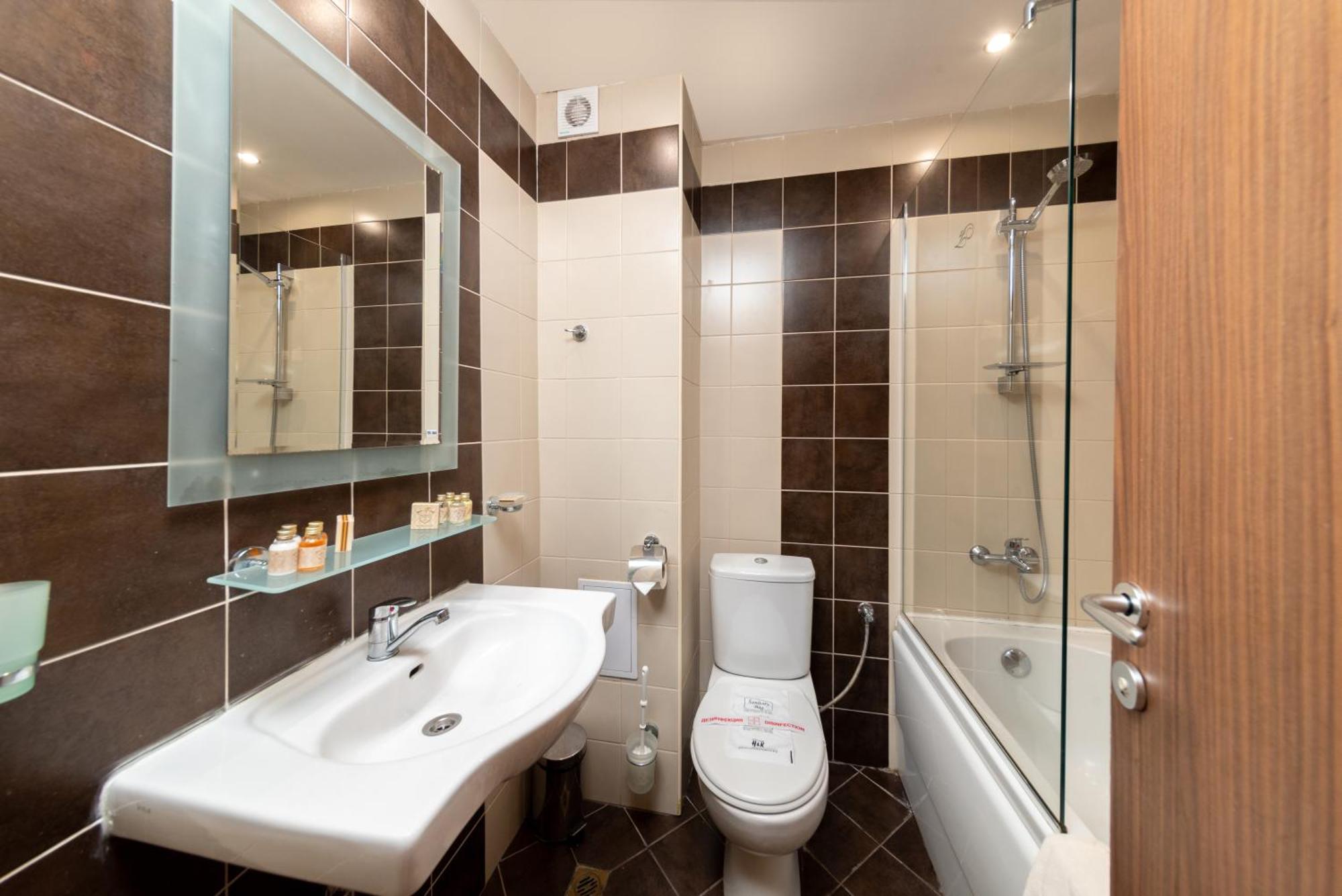 Two-Bedroom Apartment City View