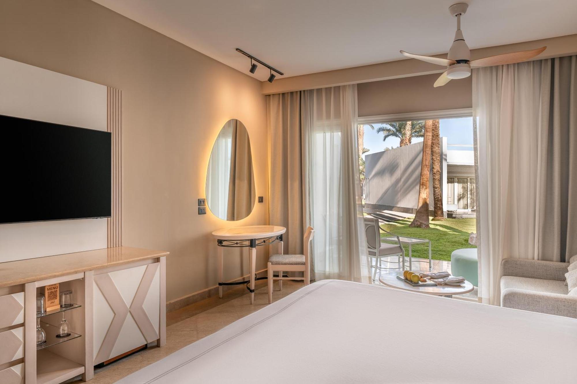 Deluxe Queen or Twin Bed Garden View