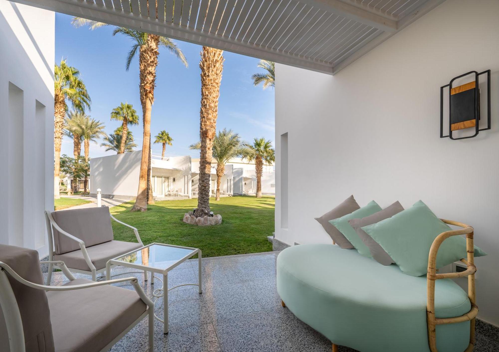 Deluxe Queen or Twin Bed Garden View