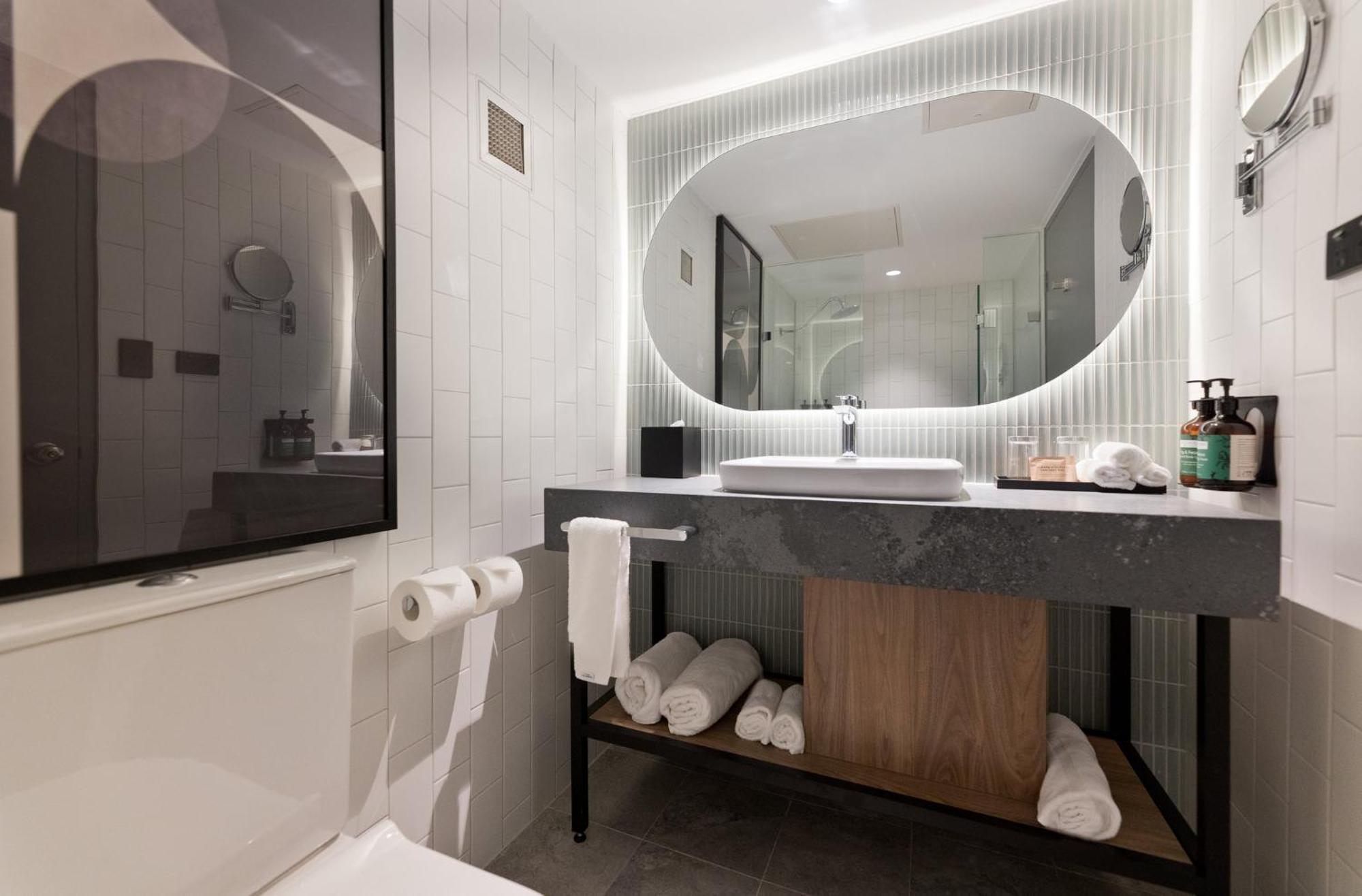 Premium Queen Room Balcony River View