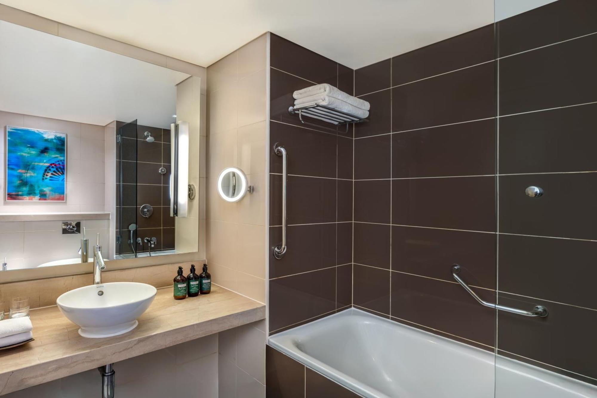 Deluxe Twin Room with Plaza View and Balcony - Theme Park Access