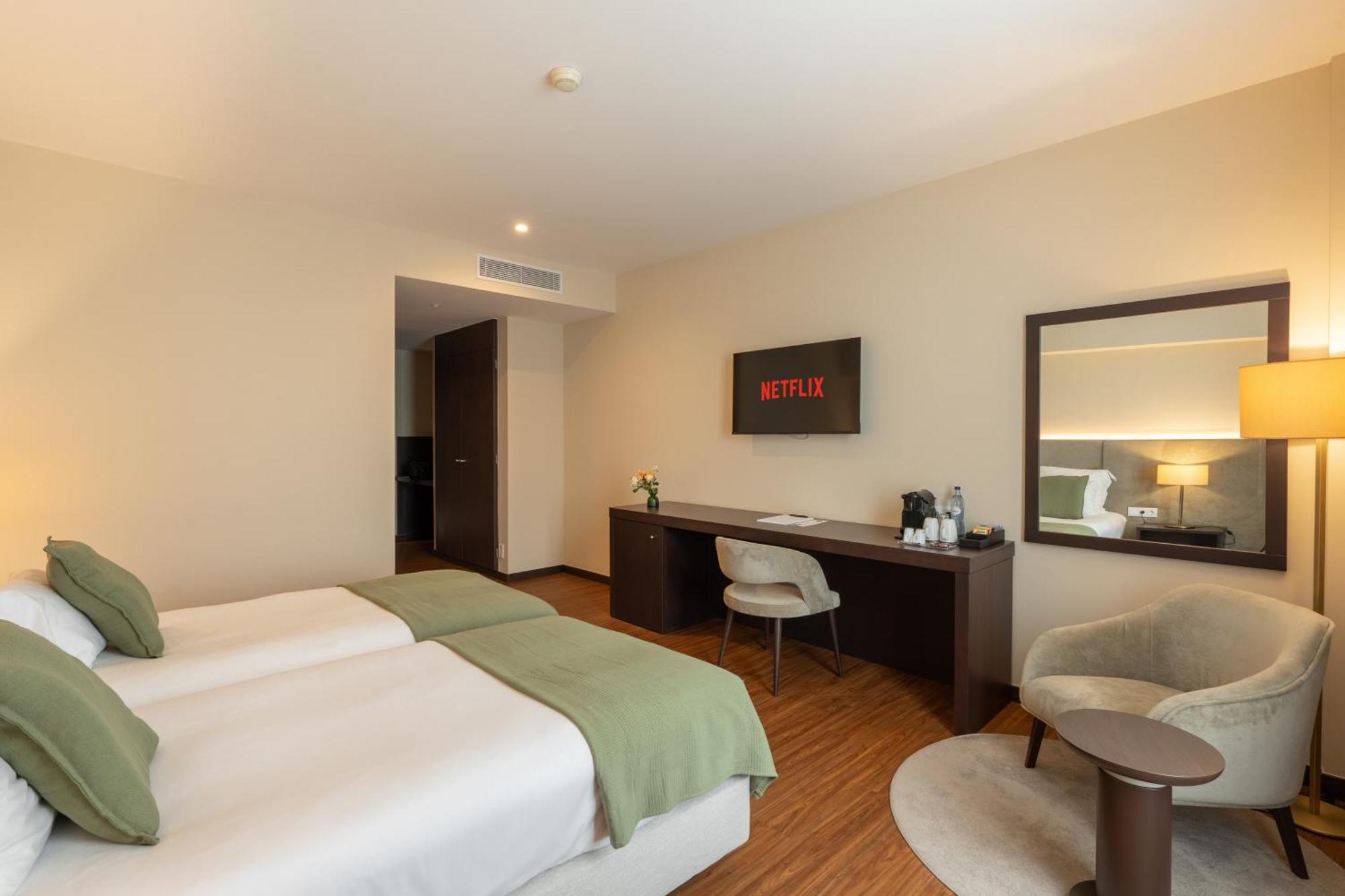 Deluxe Twin Room,1742697484:JPEG
