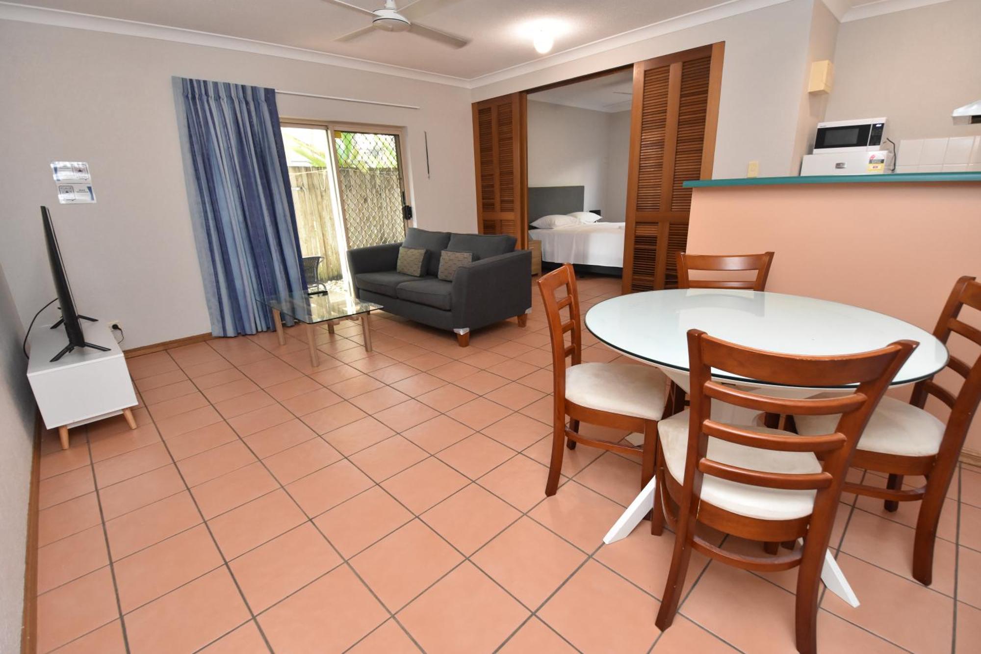Deluxe One-Bedroom Apartment