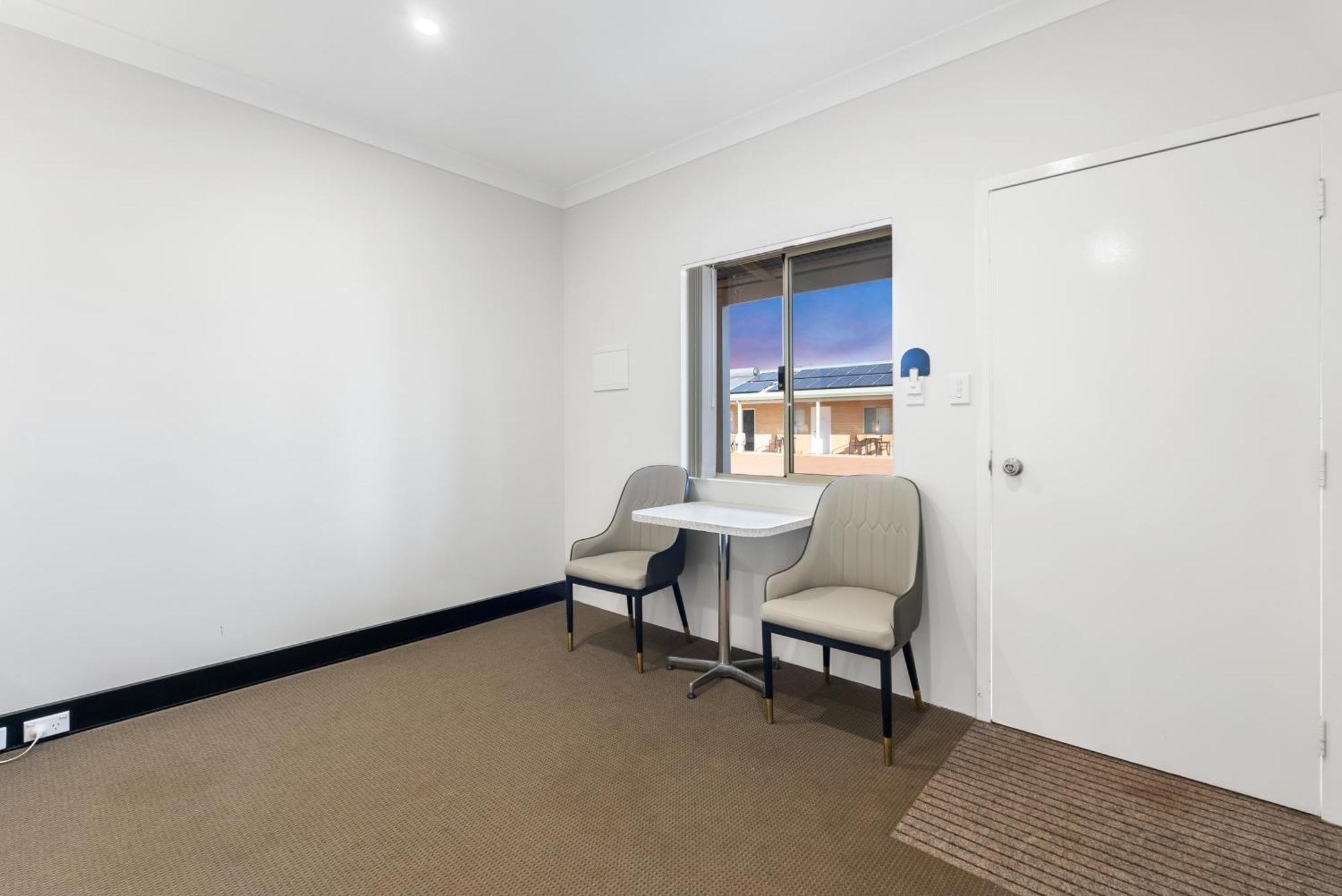 Deluxe Queen Room with Spa Bath
