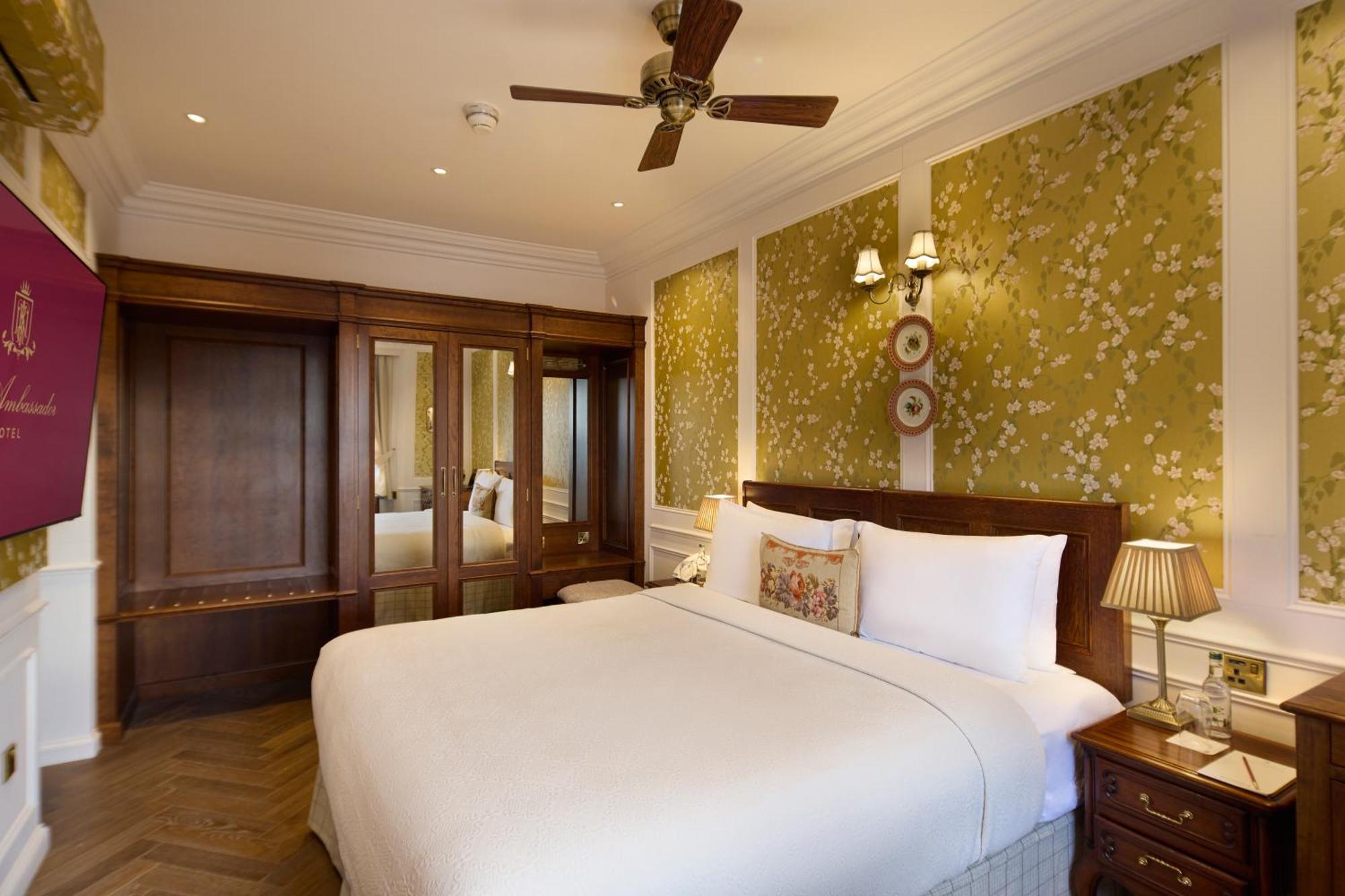 Silk Room Double or Twin River View