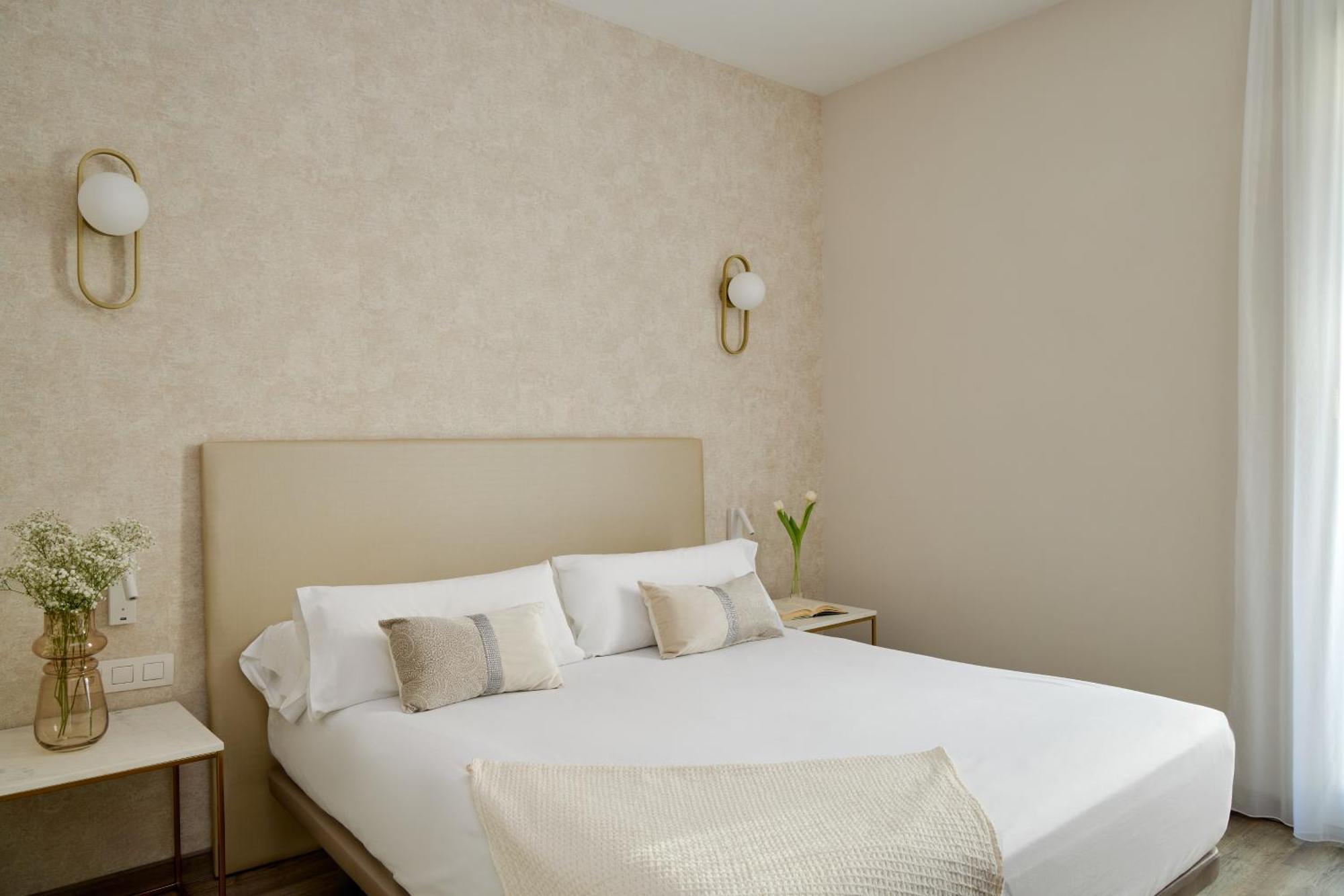Double Room,1742815451:JPEG