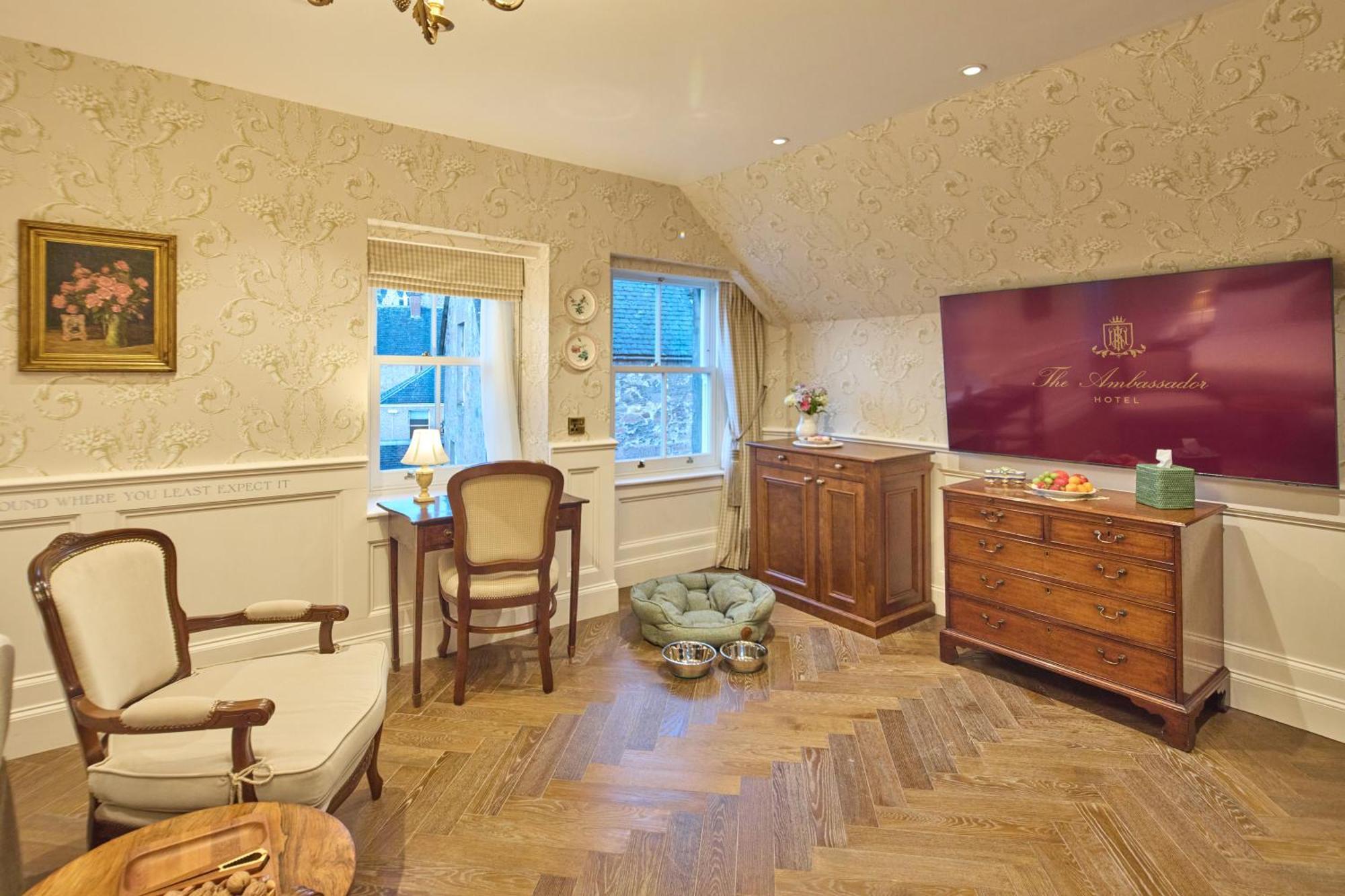 Pearl Room