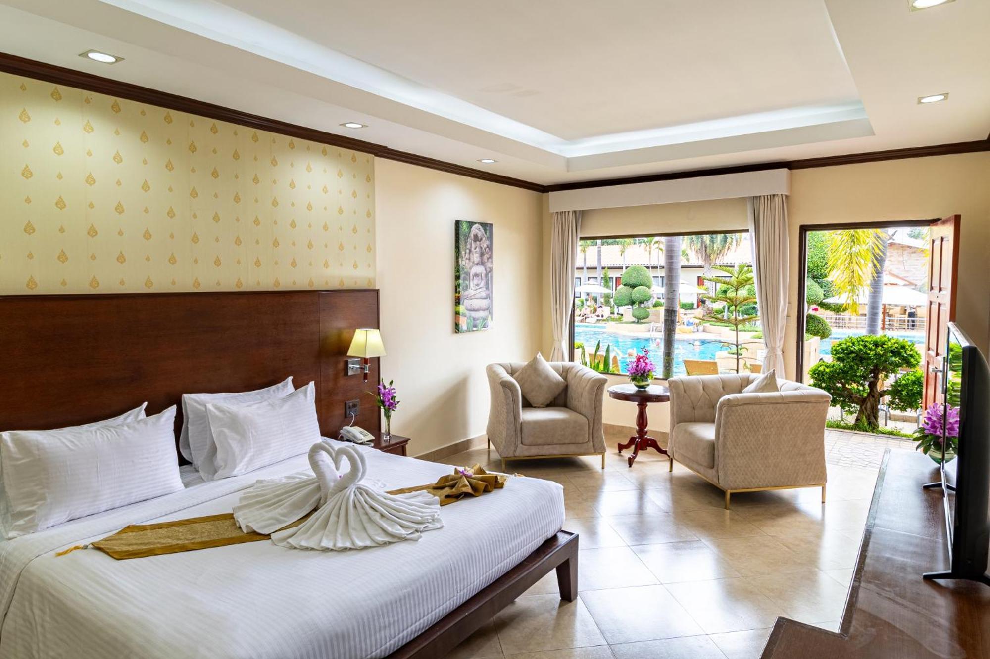 Deluxe Pool Access Room King Bed