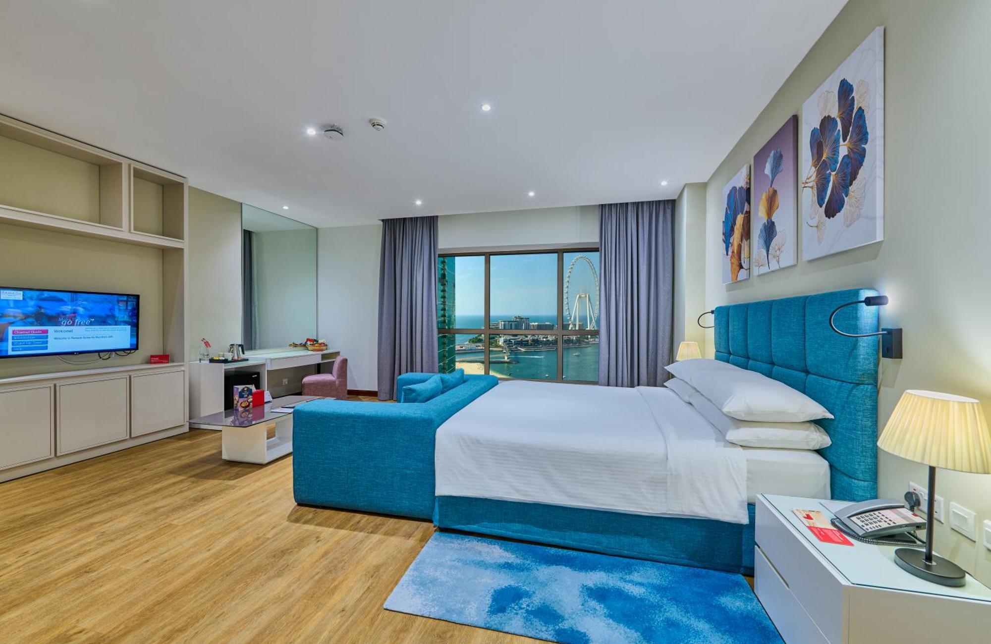 30 uur. Staycation-aanbieding: inchecken om 10:00 uur, uitchecken om 16:00 uur, 25% korting op eten en drinken en wasserij, transfers van en naar het winkelcentrum en het strand