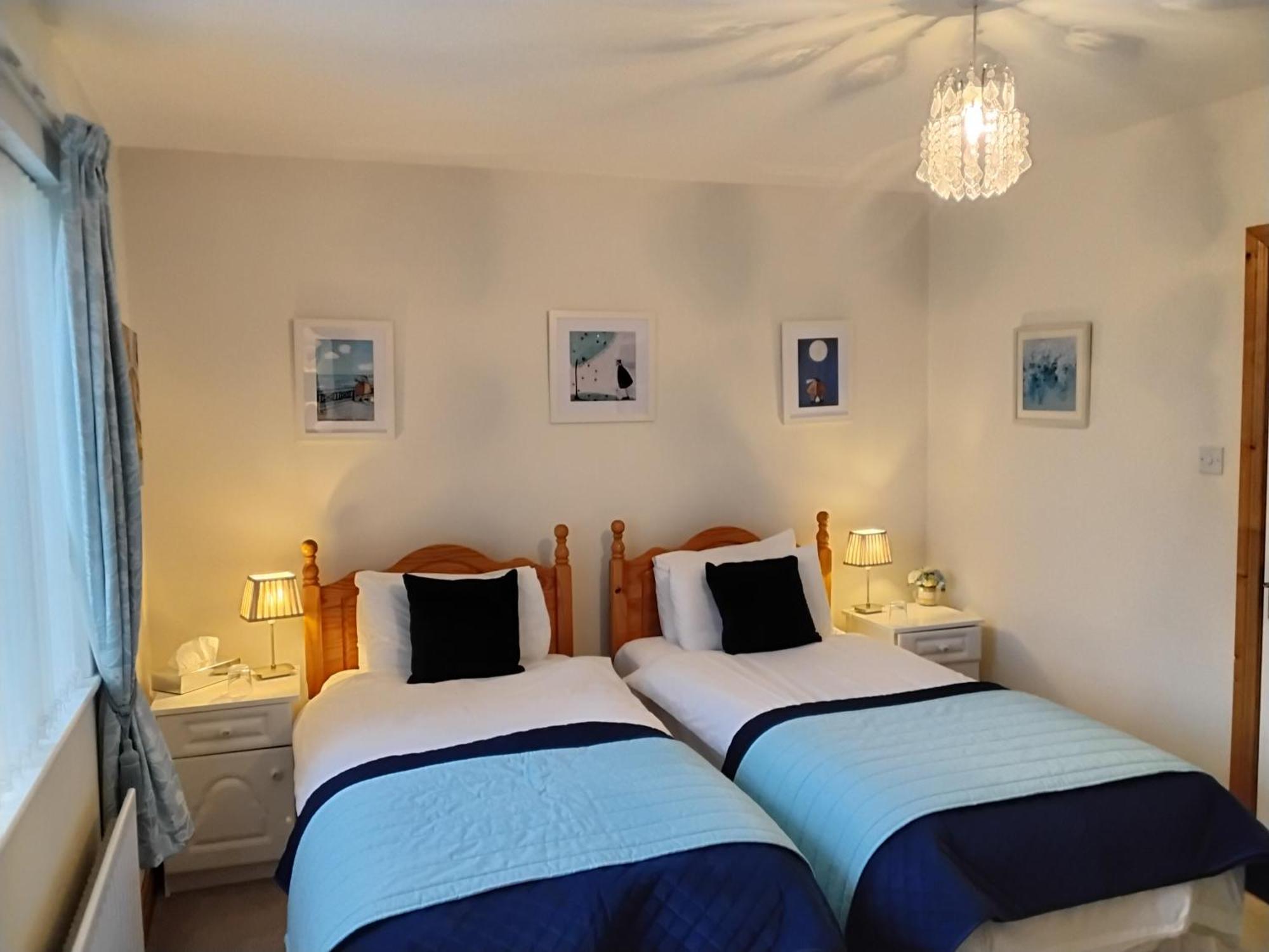 Twin Room with Shower