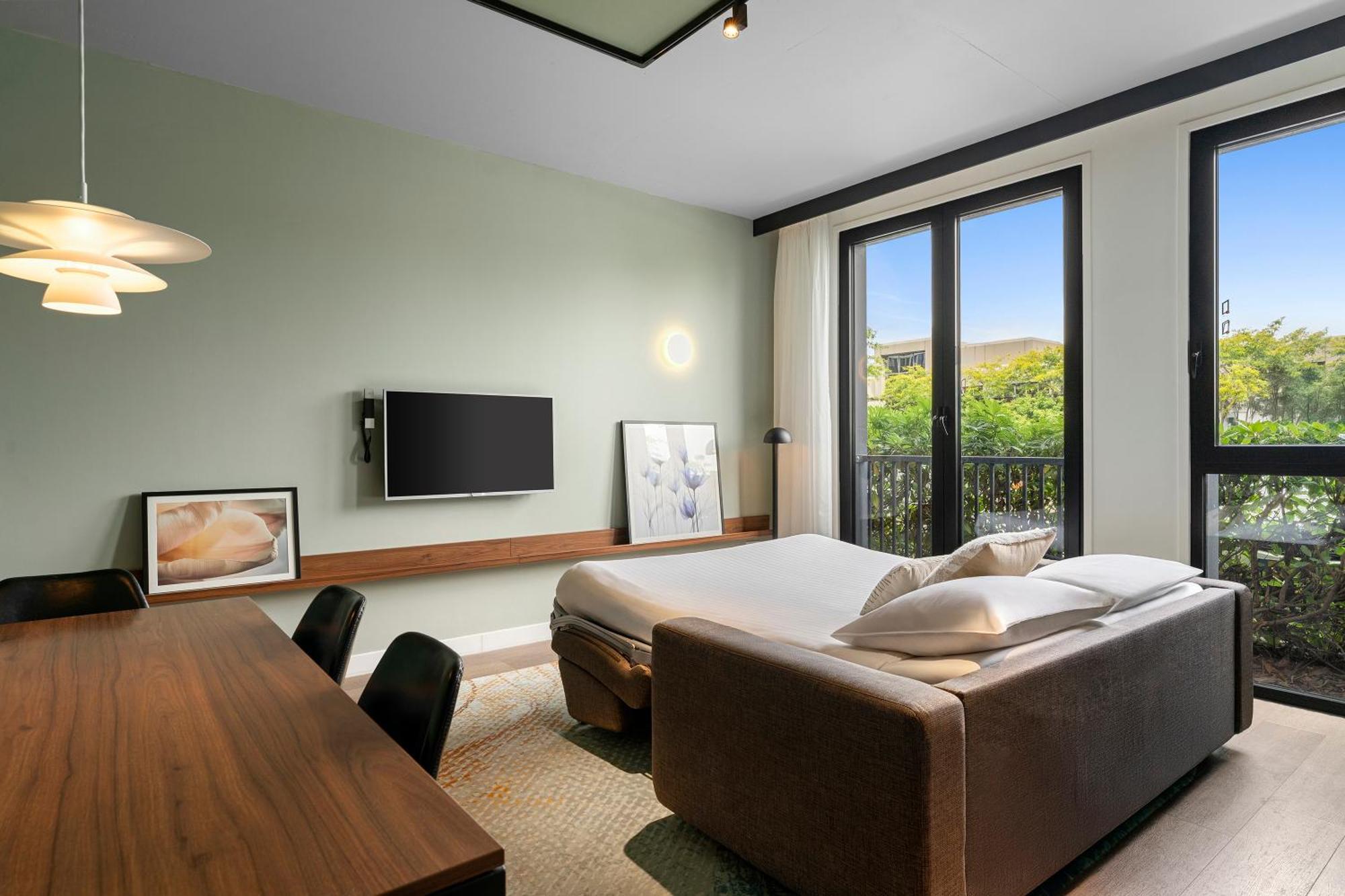 Urban Triple Room