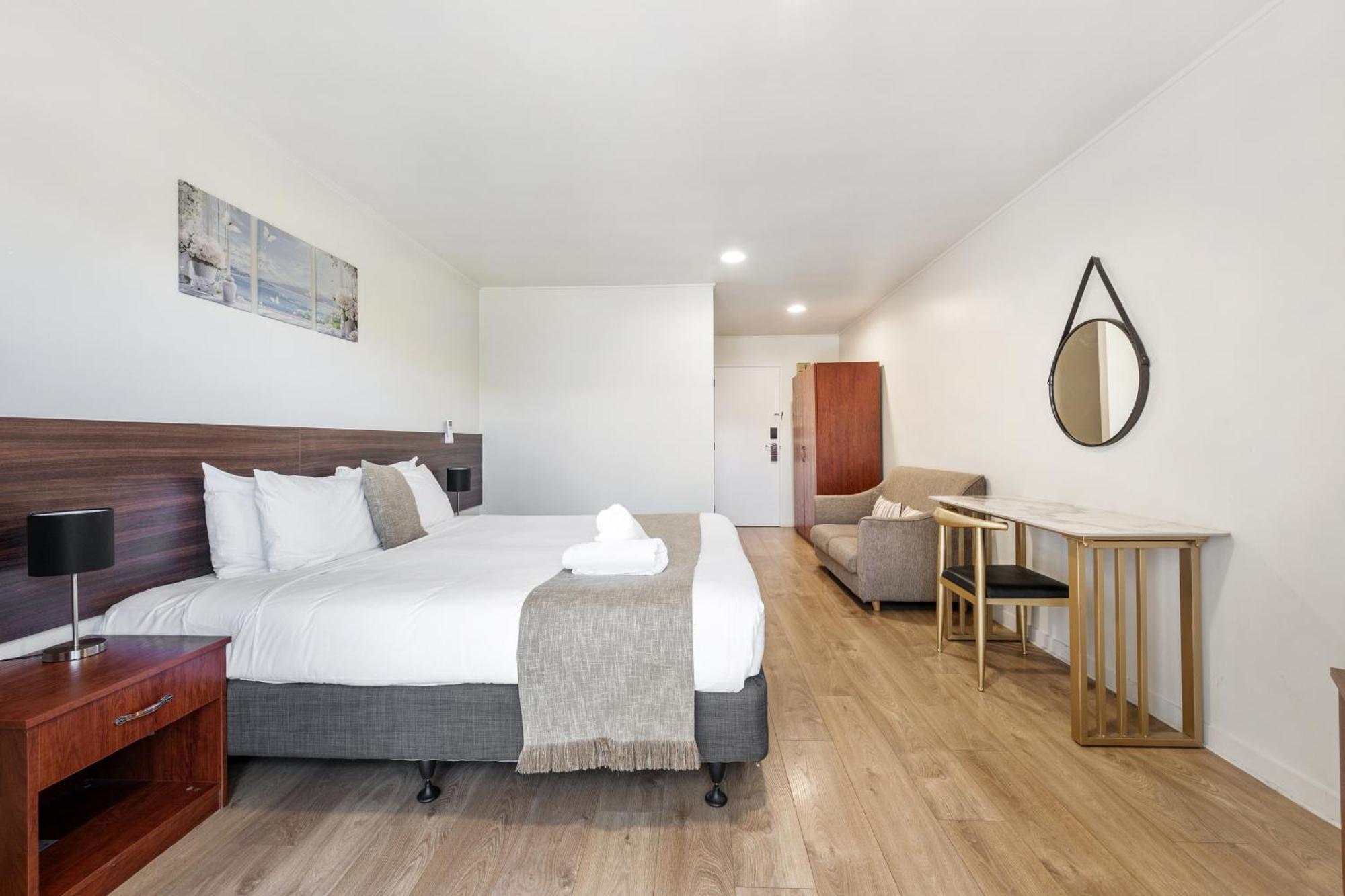Deluxe King Room
