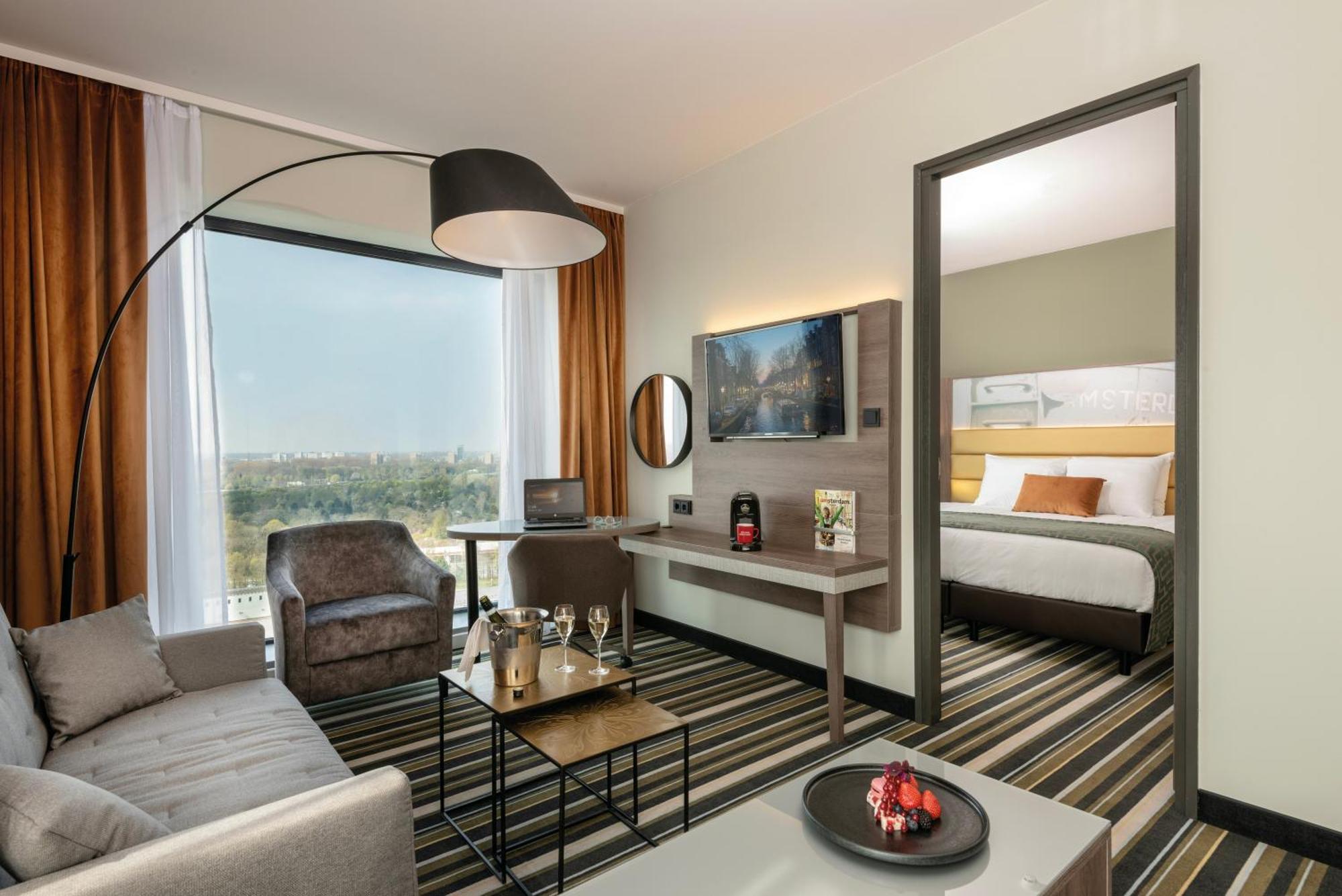 Suite Junior con 1 cama extragrande y 1 sofá cama doble