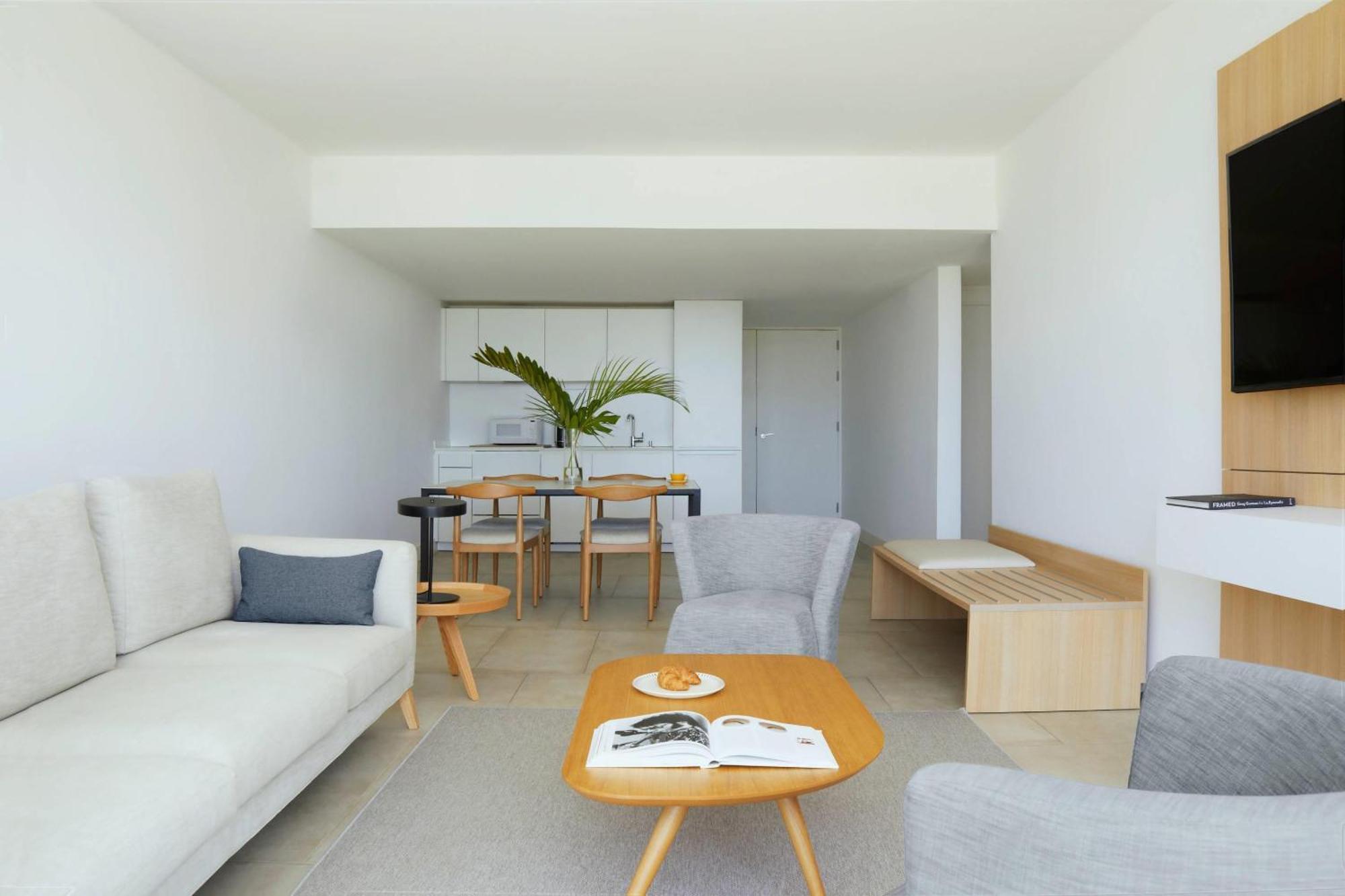 One-Bedroom King Suite with Limited View - Non-Smoking